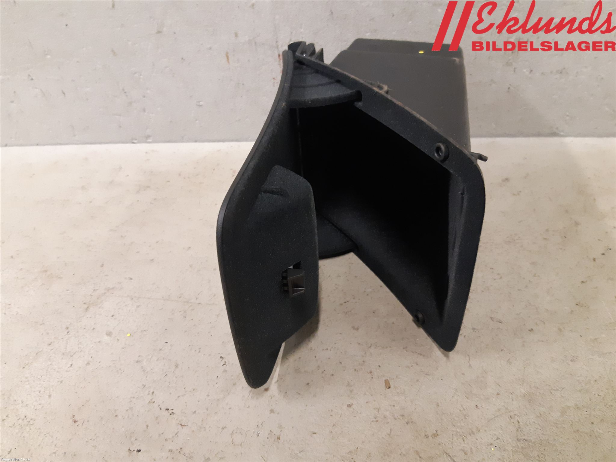 Volvo XC90/RECHARGE 16- Instrumentbräda Förvaringsfack