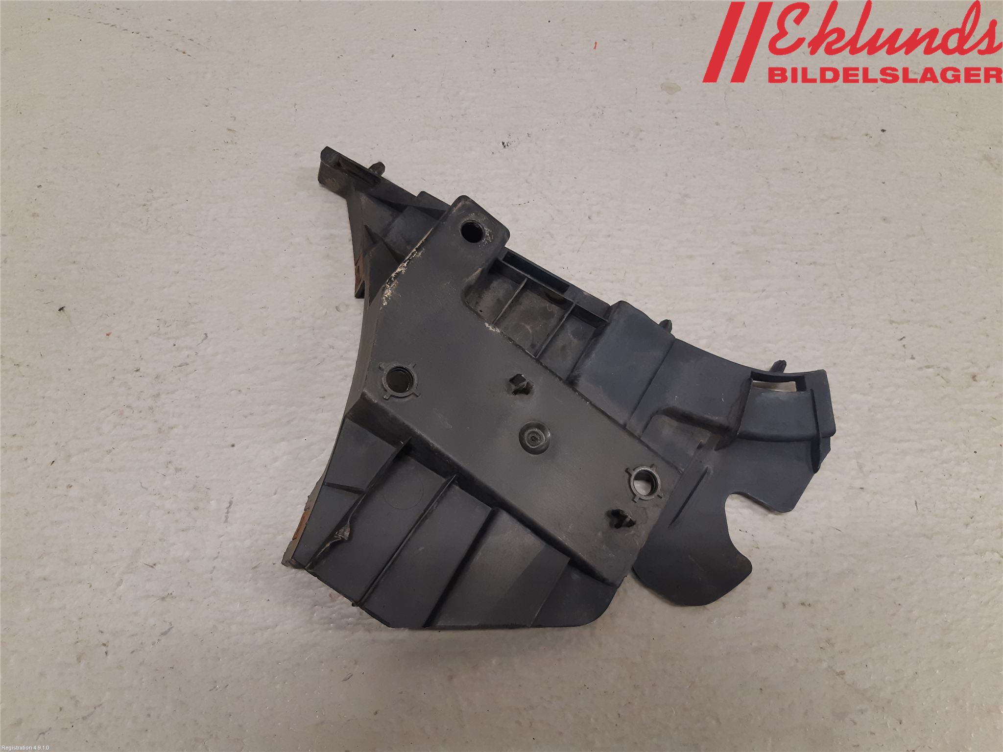 Volvo V70 08-13 Stötfångarfäste Fram Vä