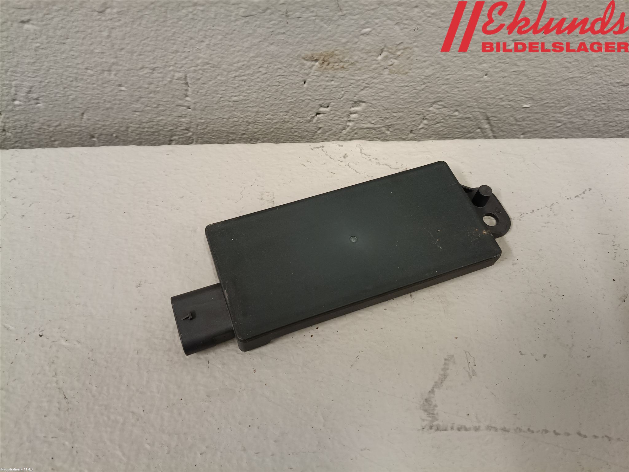 Tesla MODEL Y 21- Antennförstärkare