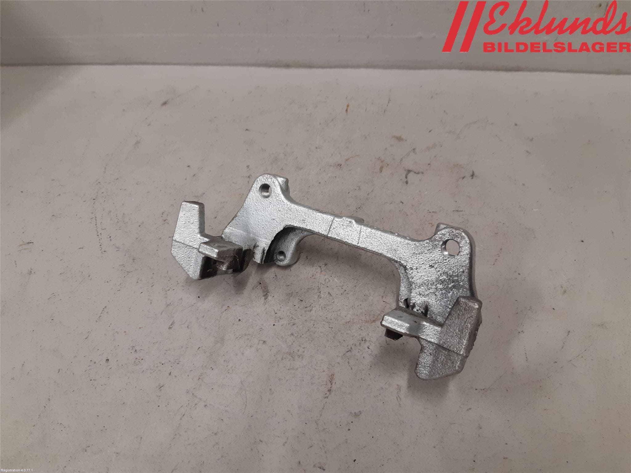 Toyota YARIS XP21 20- Bromsokshållare