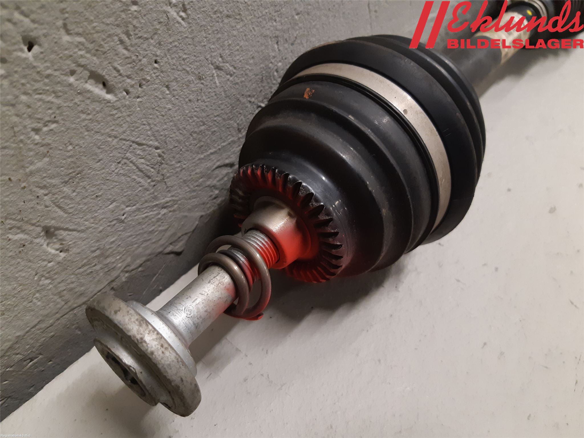 BMW 4 F32/F33/F82/F83 13-20 Drivaxel Fram Vänster