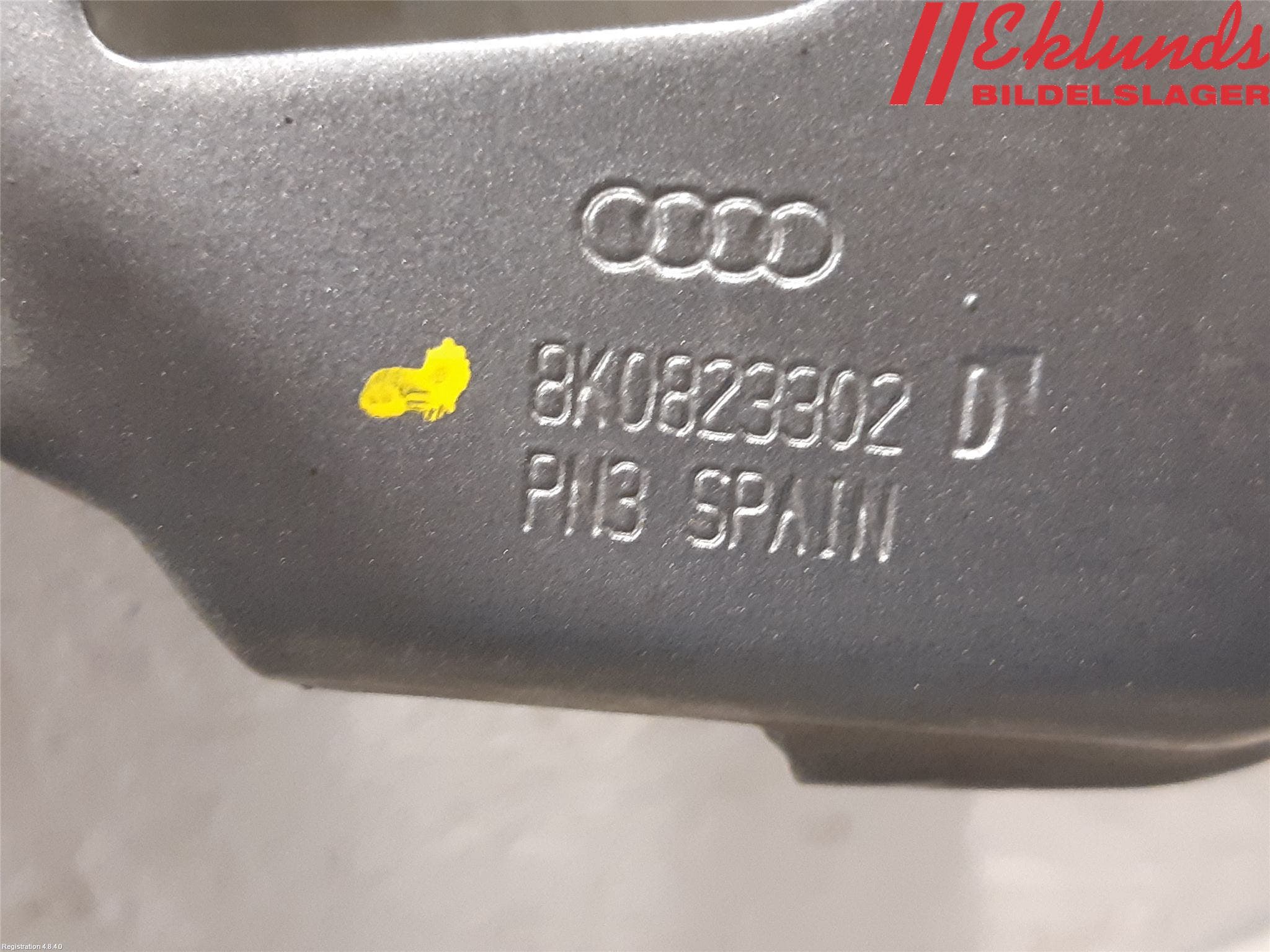 Audi A4/S4 08-11 Huvgångjärn