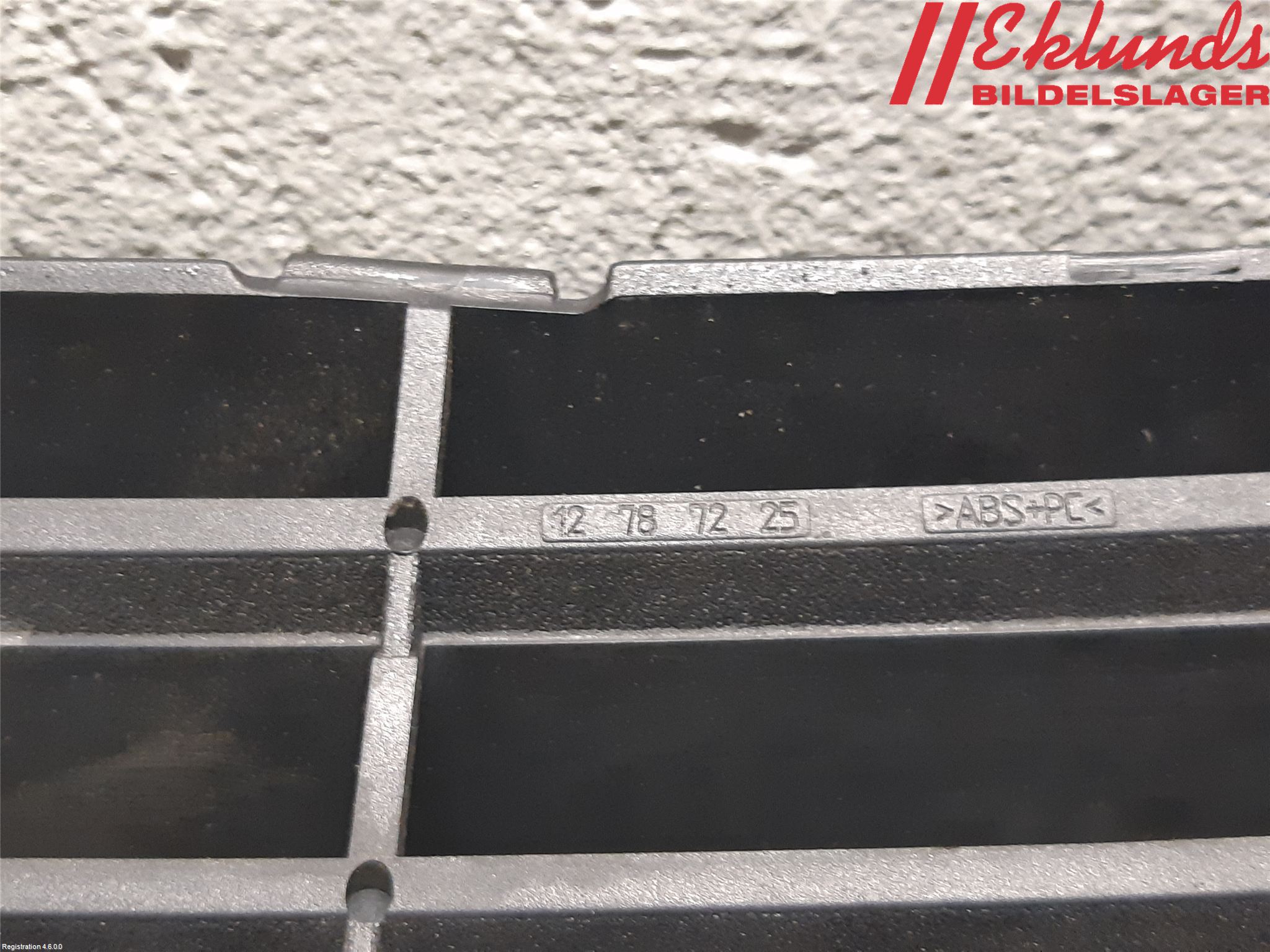 Saab 9-3 VER 2 Grilldel Mitt