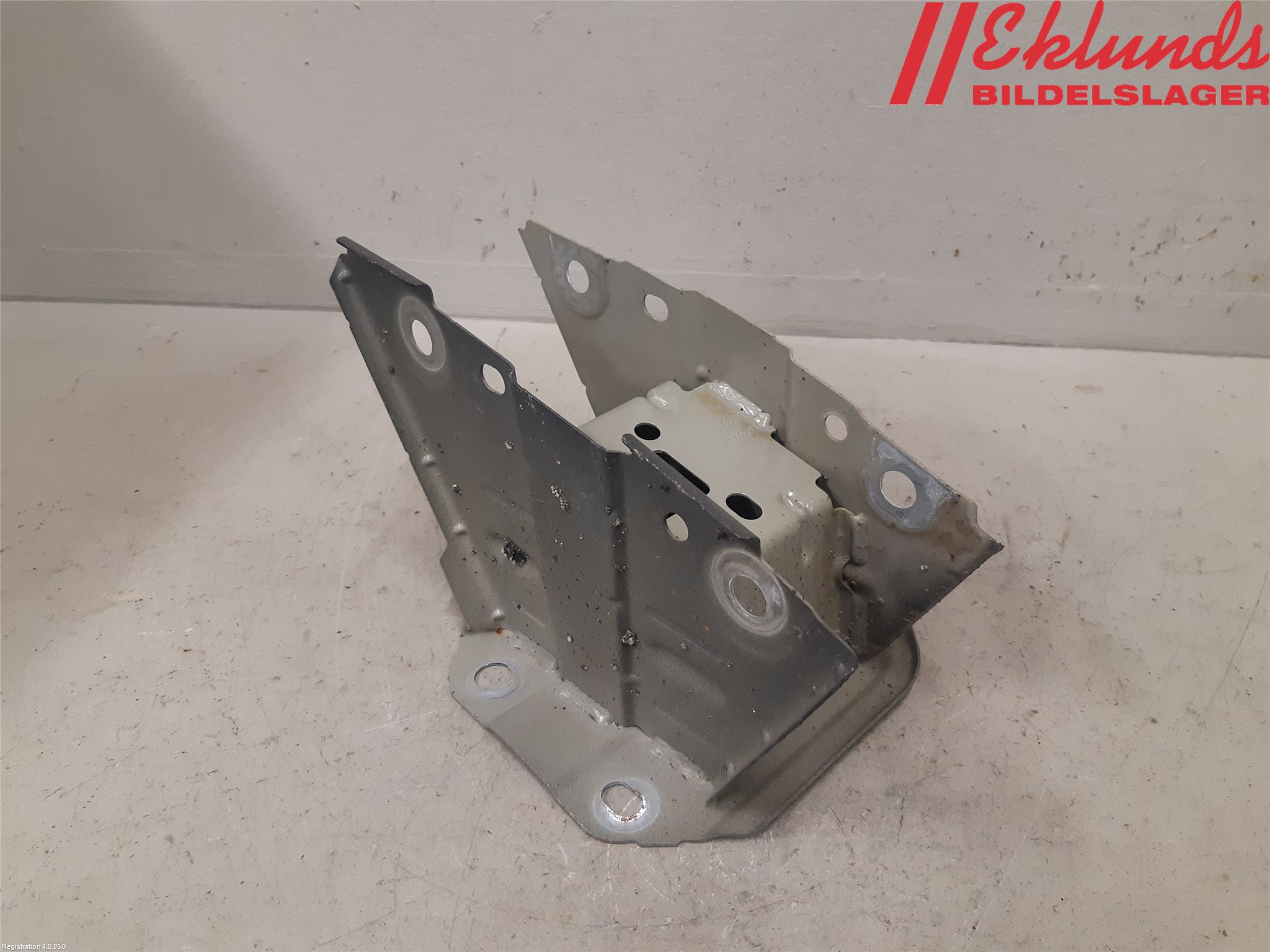 Volvo V90 17->> Stötfångarbärjärn Bak