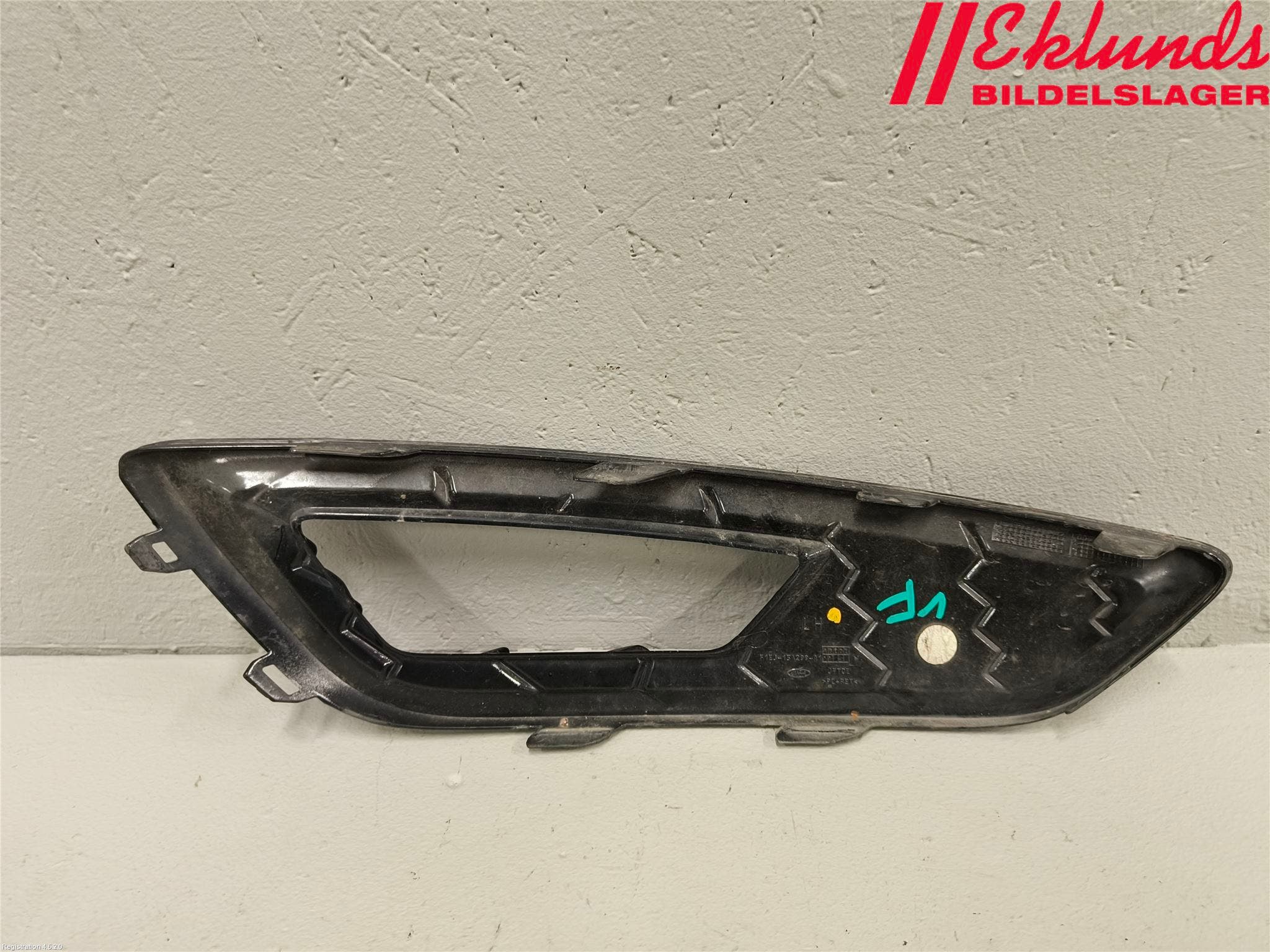 Ford FOCUS 15-18 Dimljussarg Fram