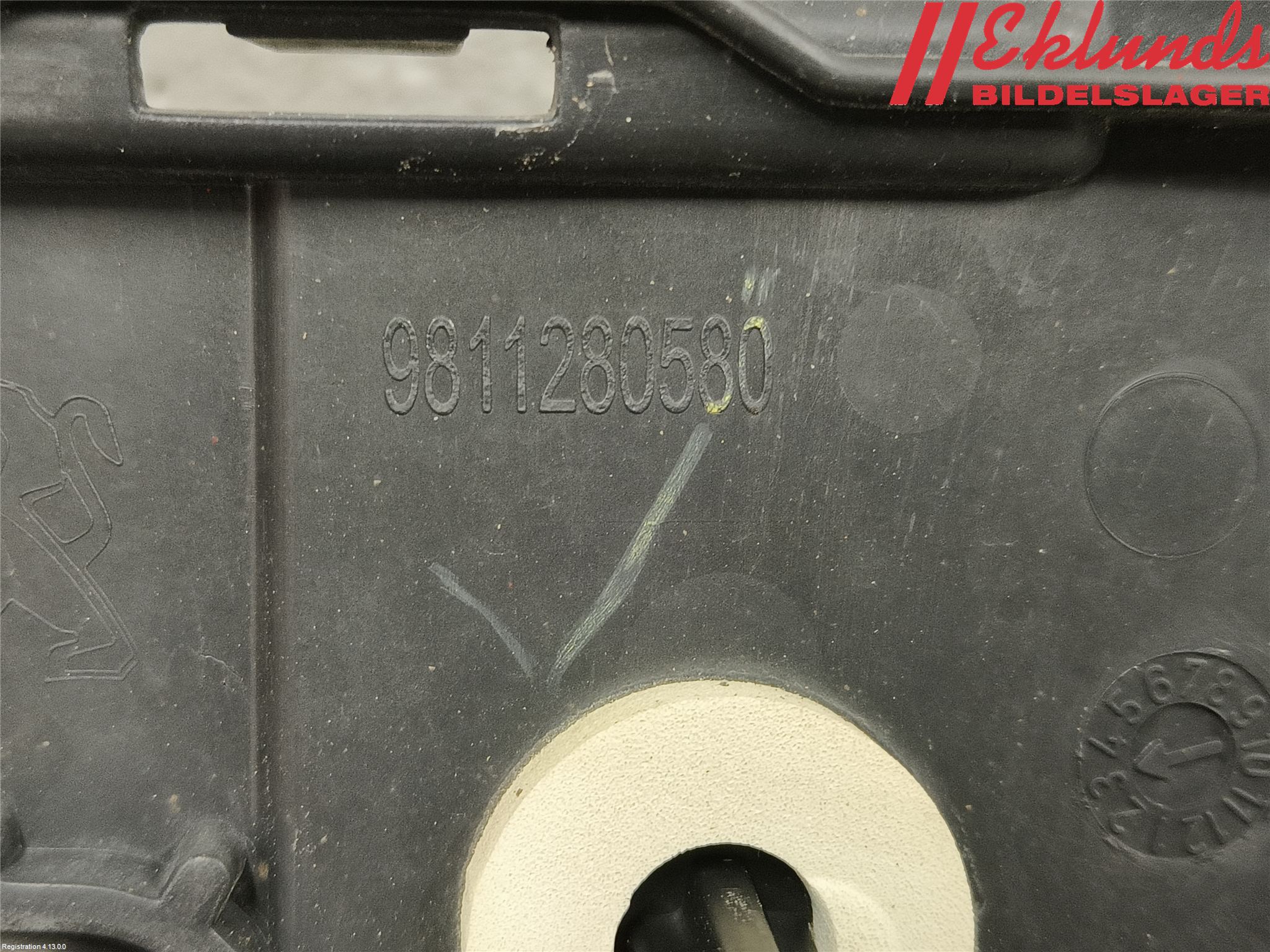 Peugeot 3008 17-24 Stötfångardel Bak Mitt