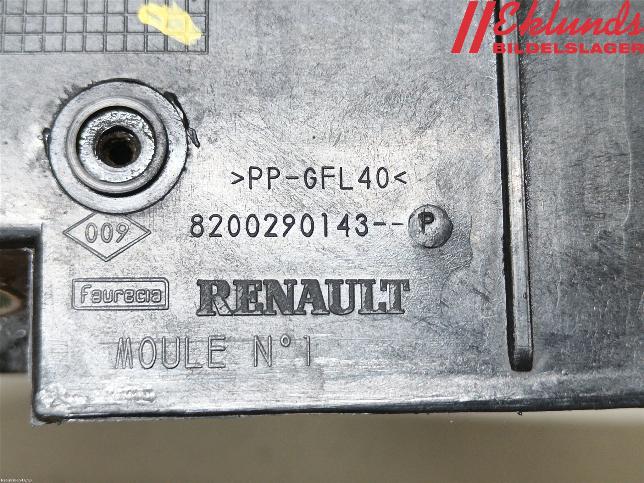 Renault CLIO III  09-12 Front Huvlåsplåt-Balk