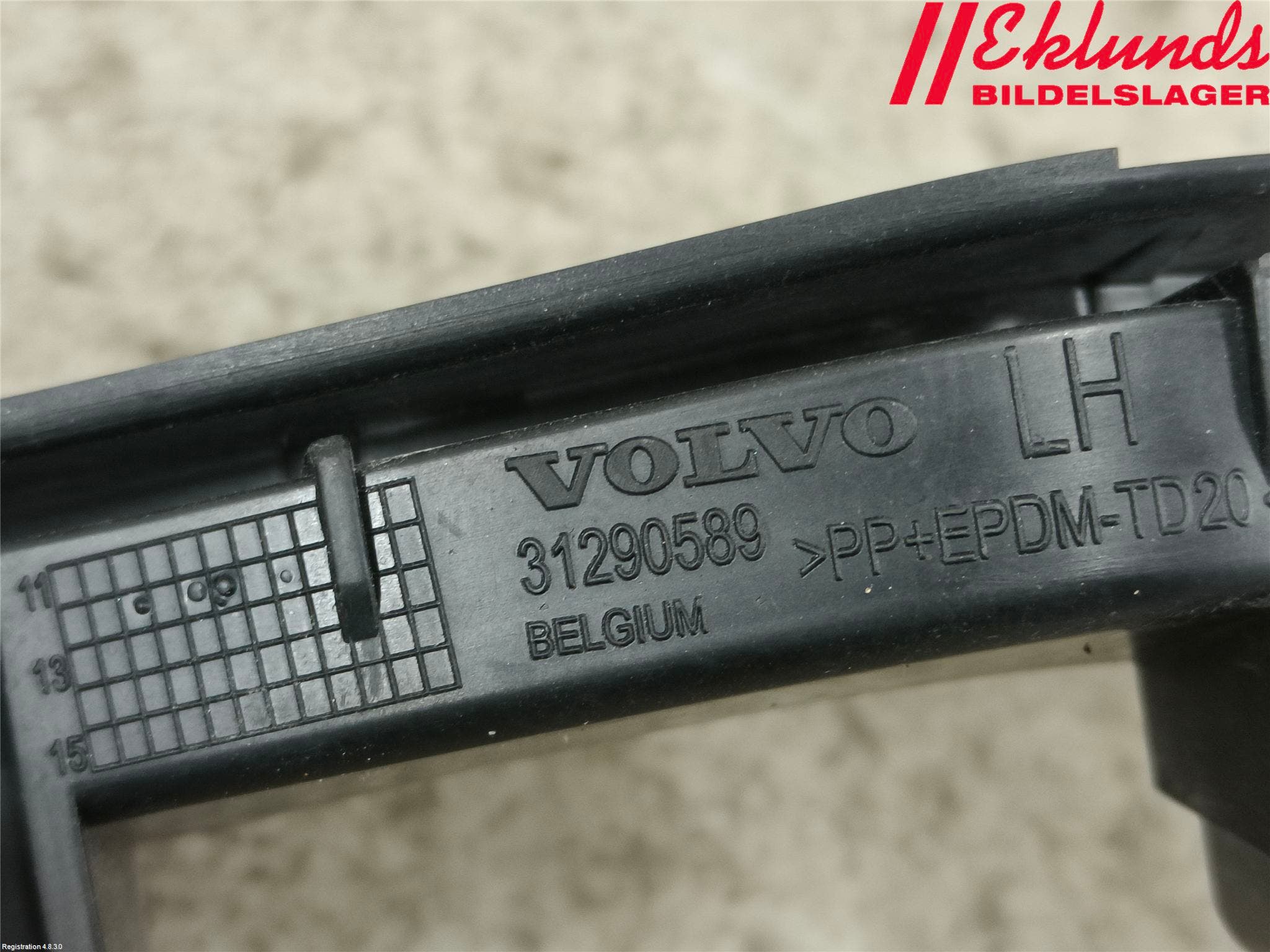 Volvo V40 CROSS COUNTRY 13-19 Bakljussarg