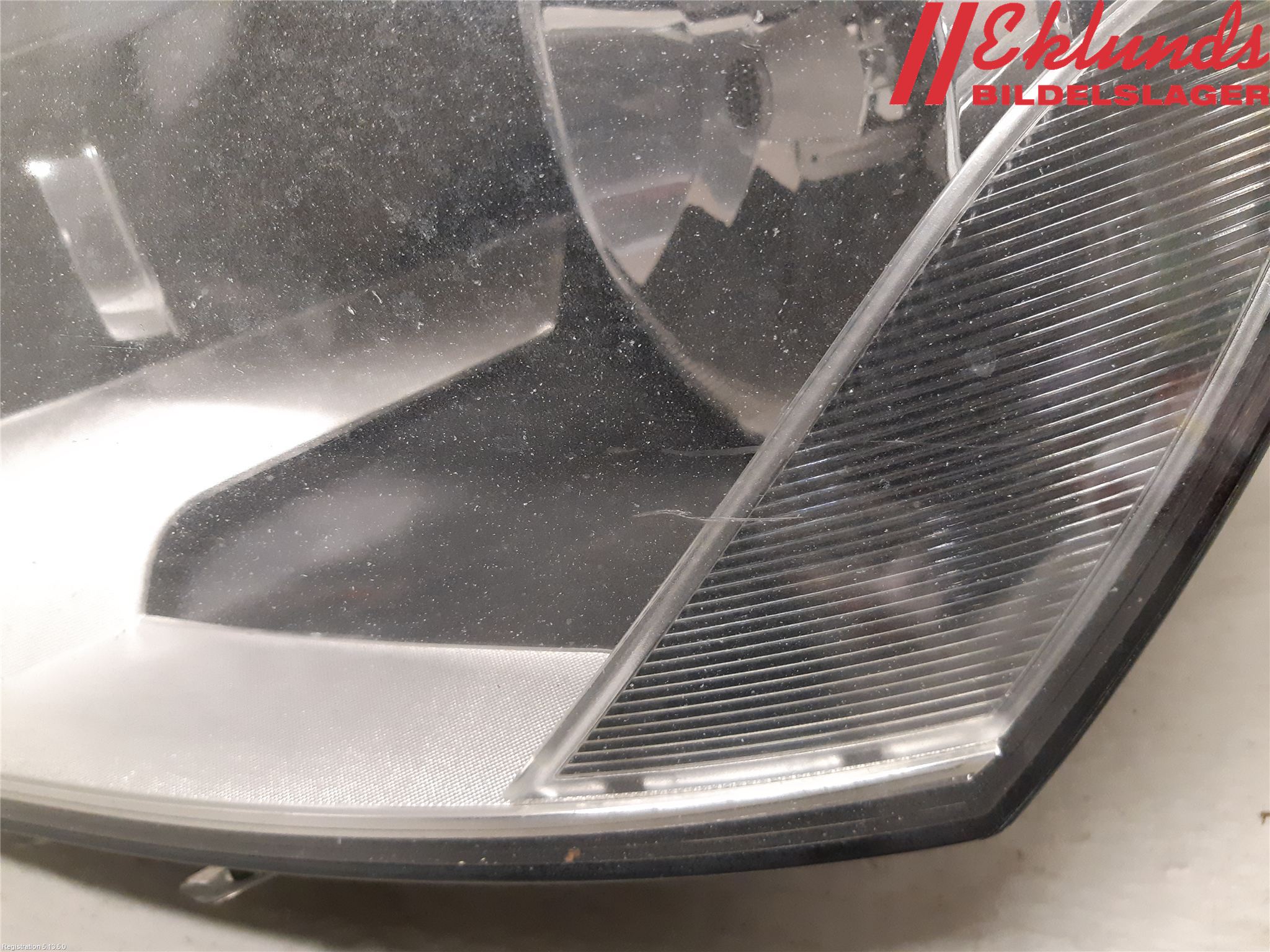 Volkswagen VW PASSAT 11-14 Strålkastare Vänster