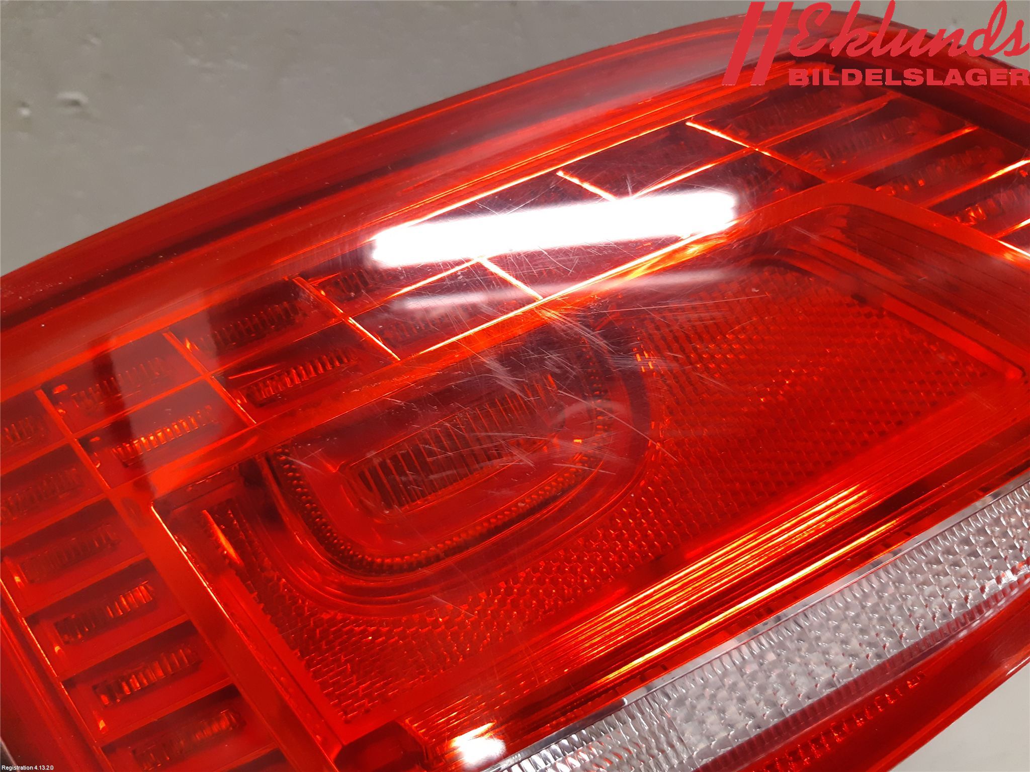 Volkswagen VW PASSAT 11-14 Bakljus Lucka Vä