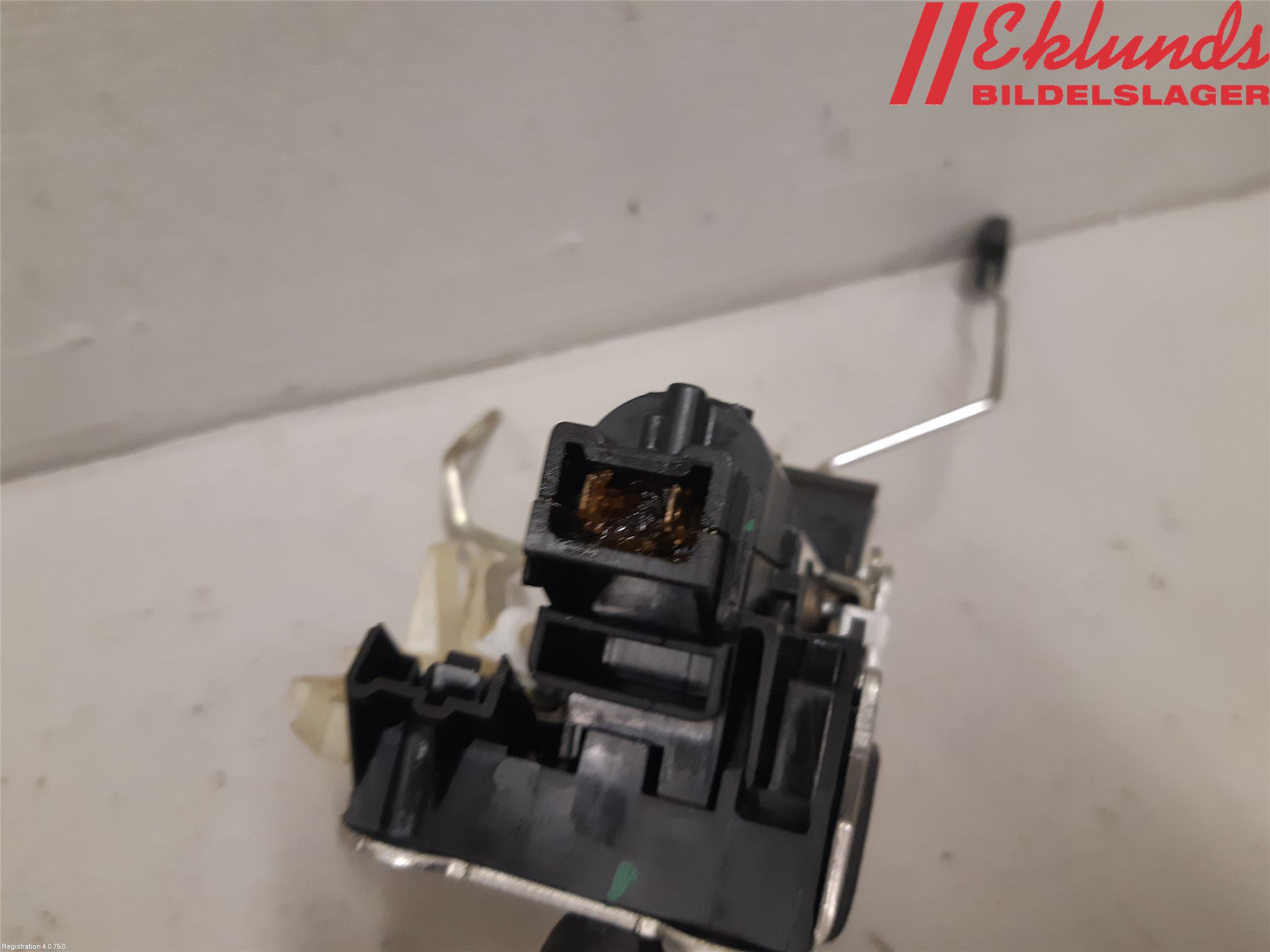 Dacia DUSTER 10-17 Låskista-Dörrlås