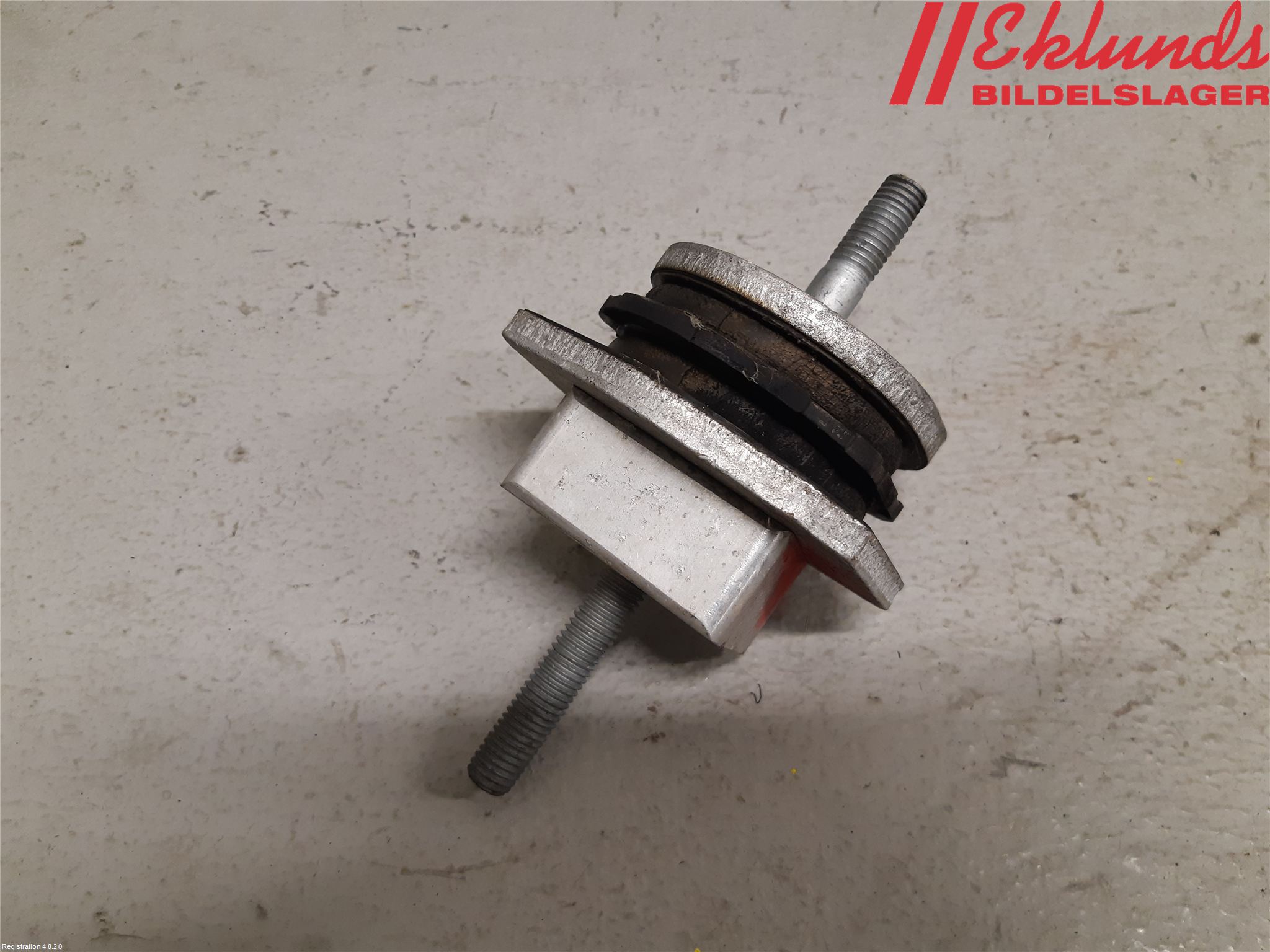 Volvo XC90/RECHARGE 16- Bladfjäderhänke Bak