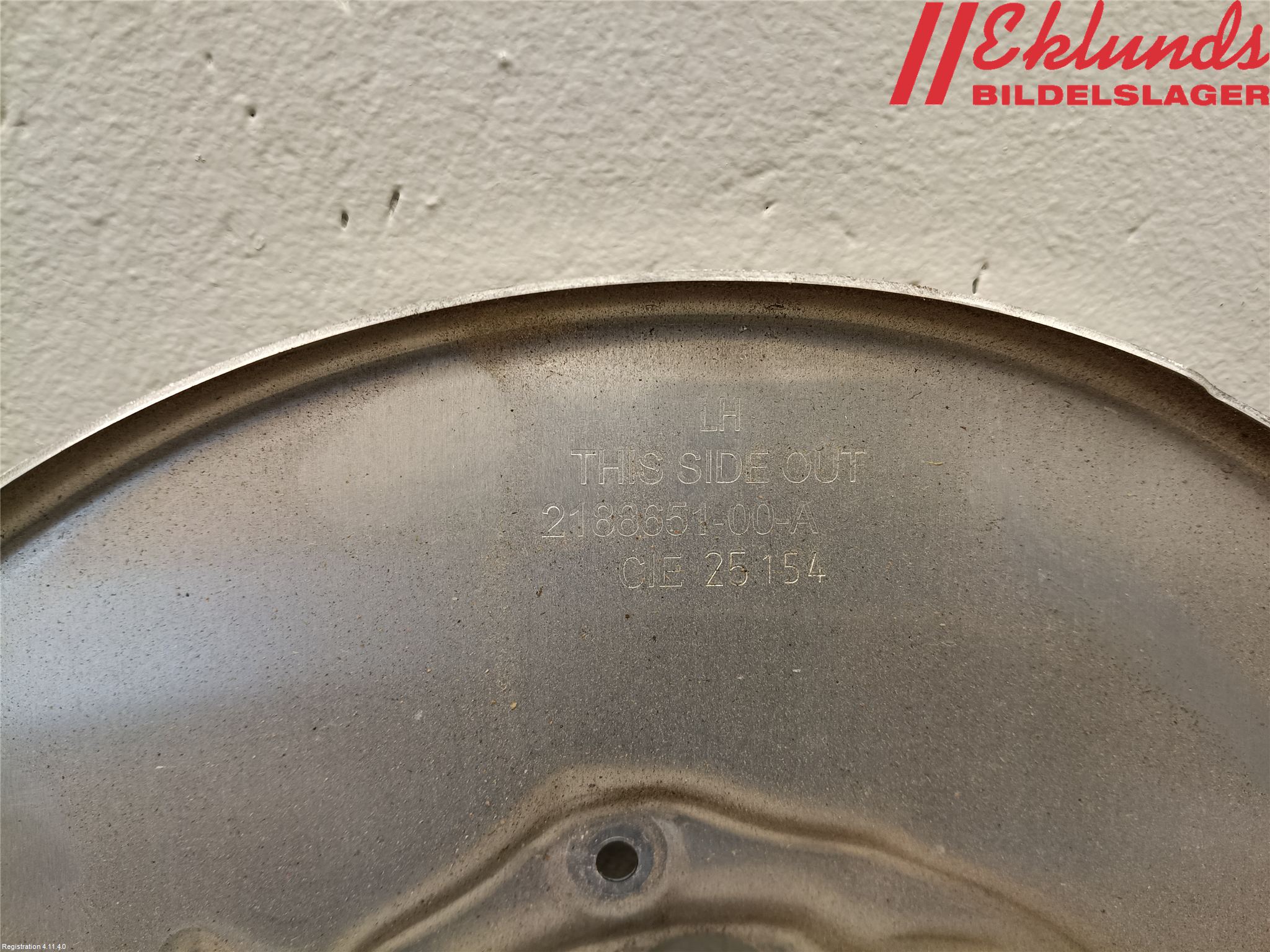 Tesla MODEL Y 21- Bromssköld Fram