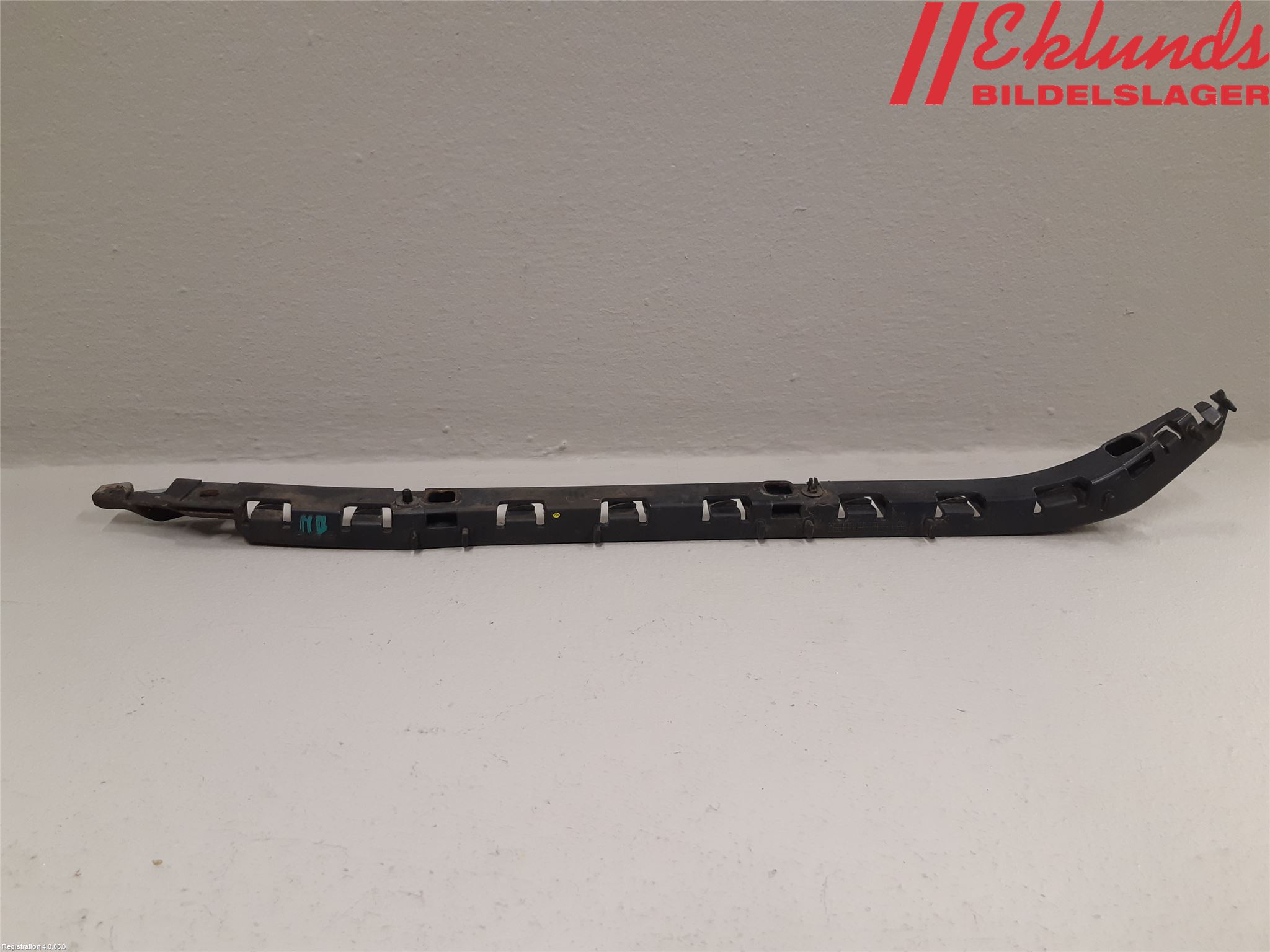 Mercedes-Benz MB E-KLASS (W212) 09-16 Stötfångarfäste Bak Hö
