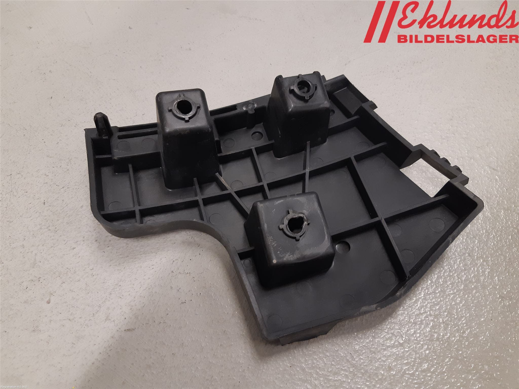 Volvo V60 11-13 Stötfångarfäste Bak Hö