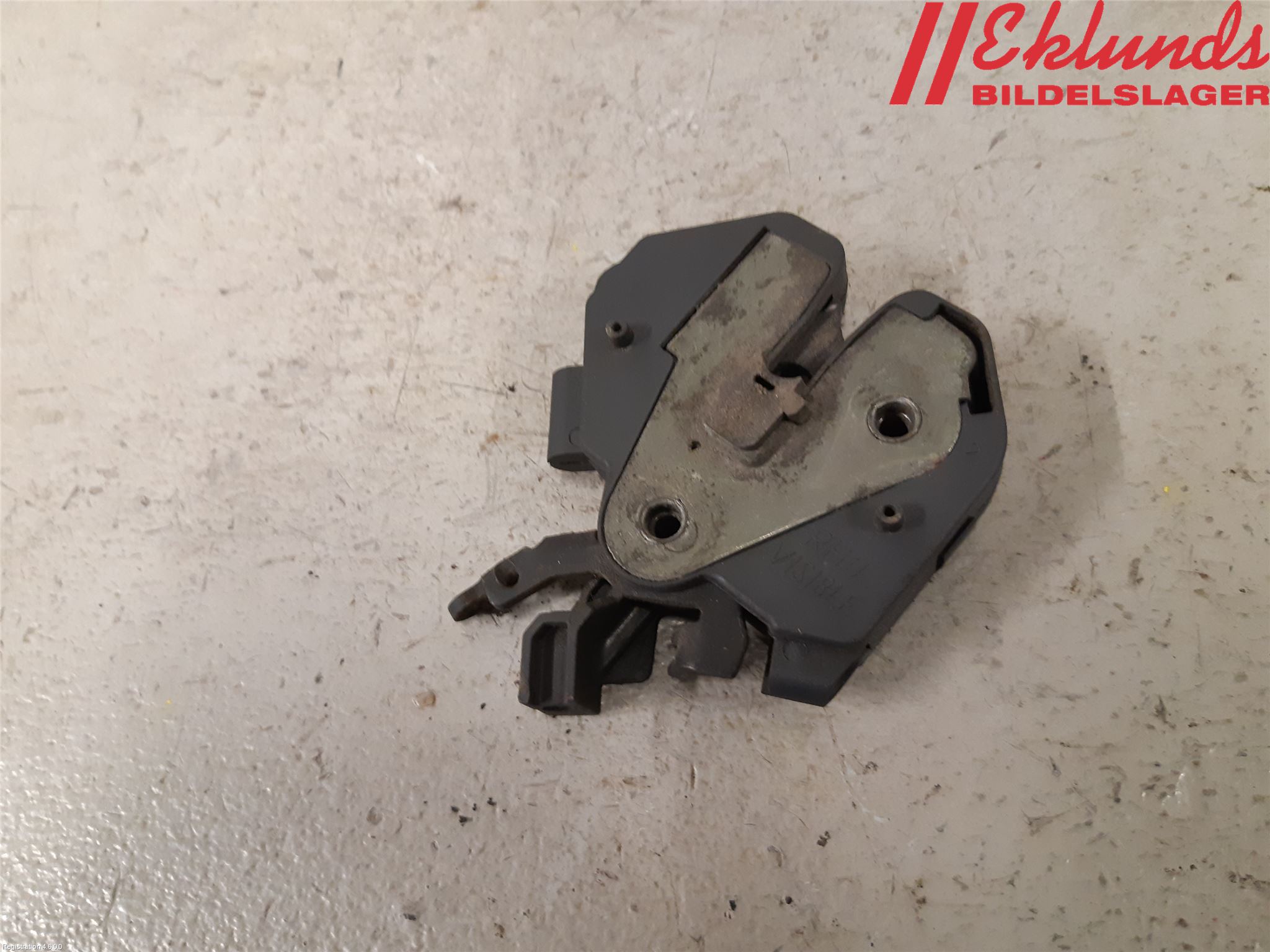 Volvo XC70 01-04 Huvlås