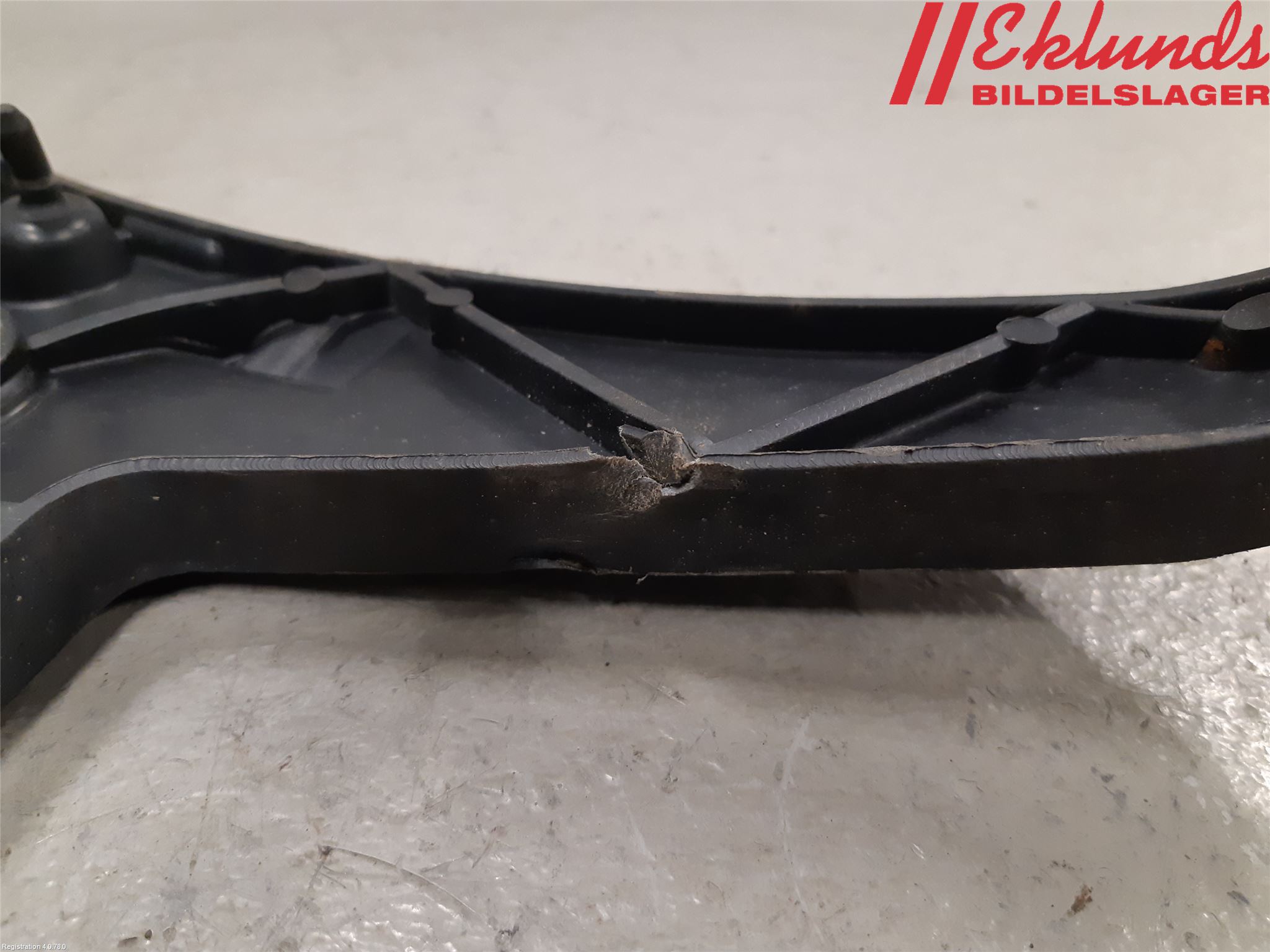 Audi A4 12-15 Stötfångarfäste Bak Vä