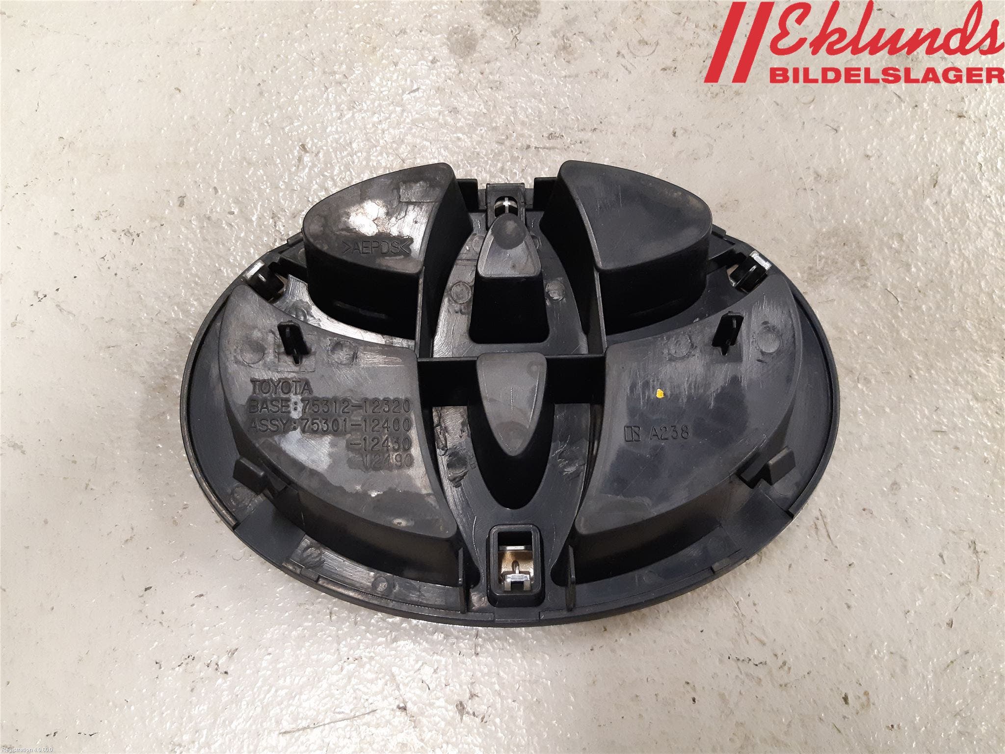 Toyota RAV4 13-18 Emblem