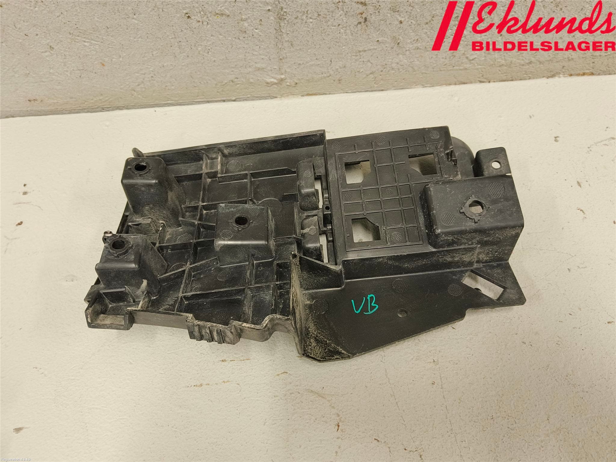 Volvo V60 14-18 Stötfångarfäste Bak Vä