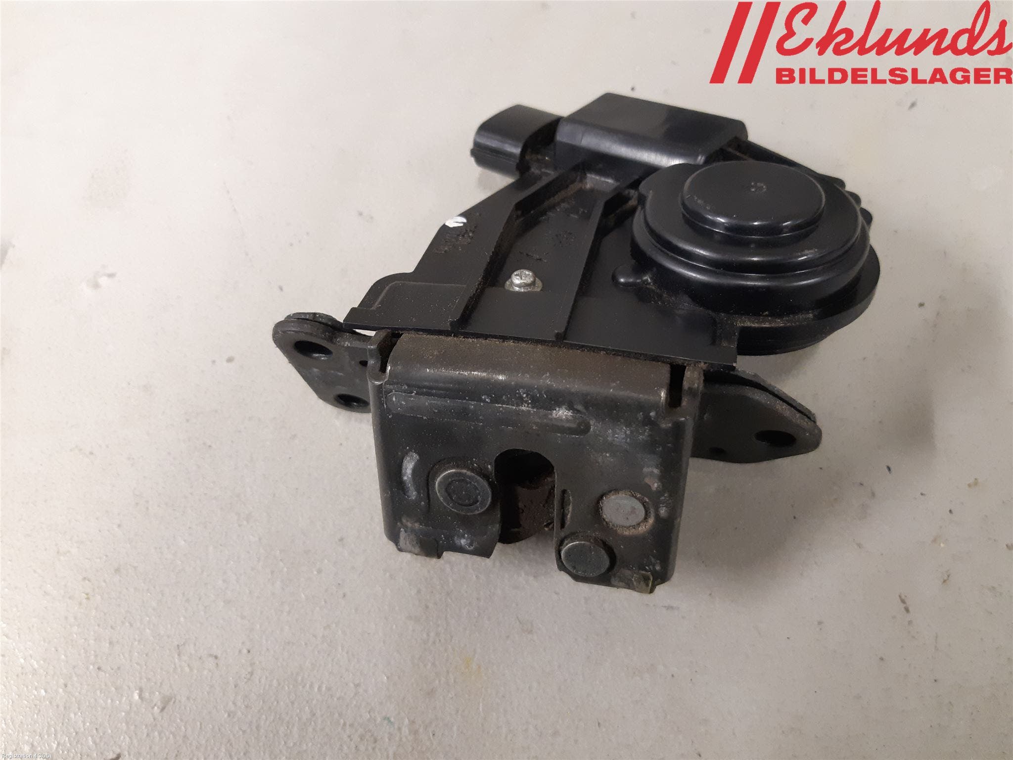 Toyota AVENSIS 09-15 Låskista Baklucka