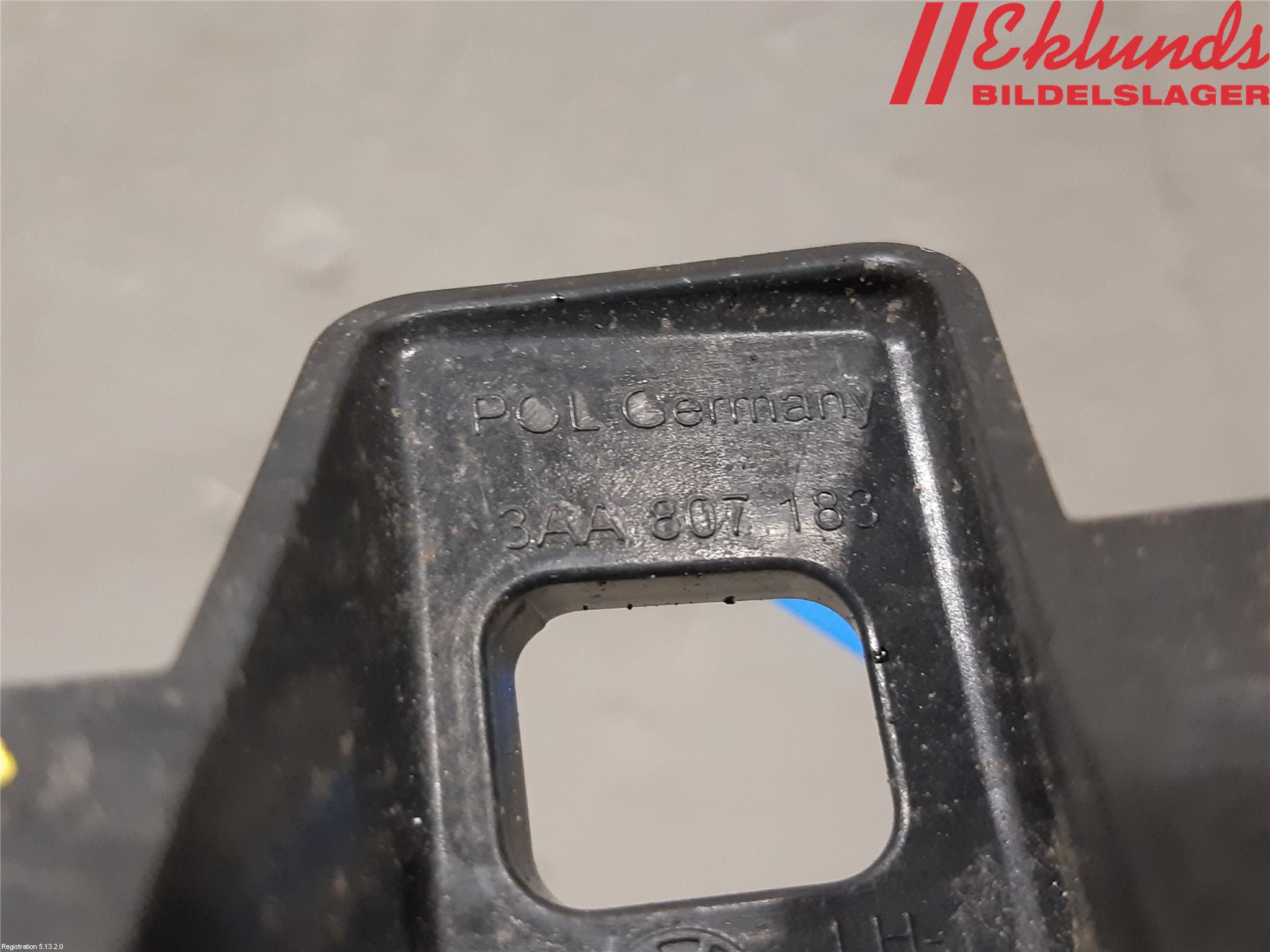 Volkswagen VW PASSAT 11-14 Stötfångarfäste Fram Vä