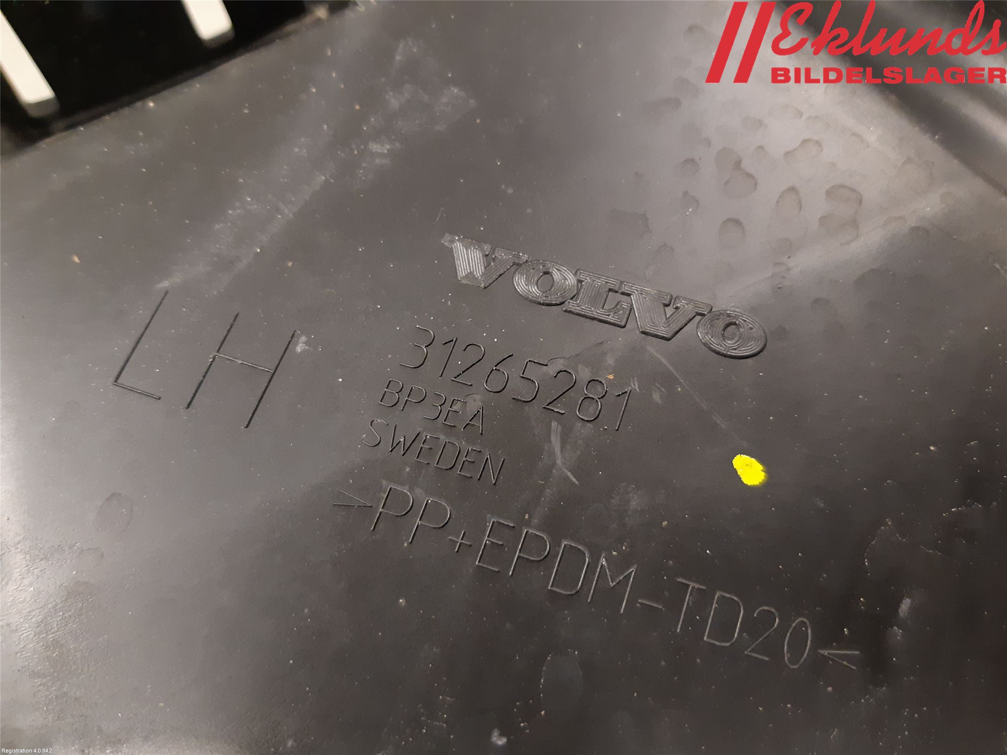 Volvo V60 11-13 Stötfångarfäste Bak Vä