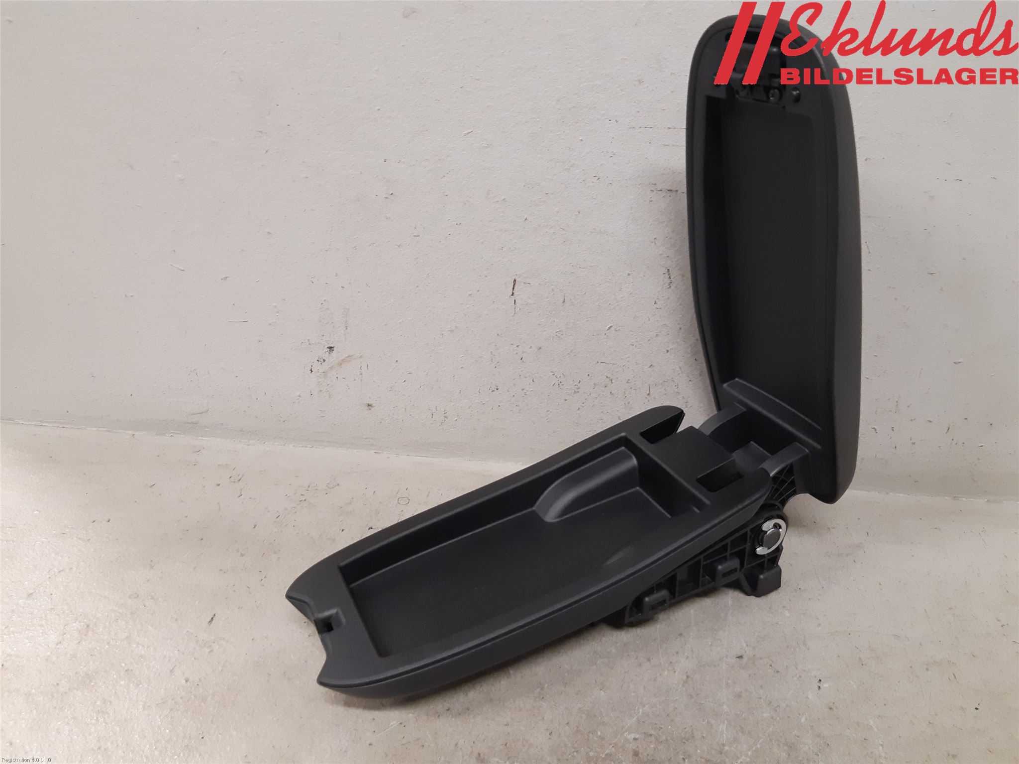 Toyota YARIS XP21 20- Inredning Armstöd