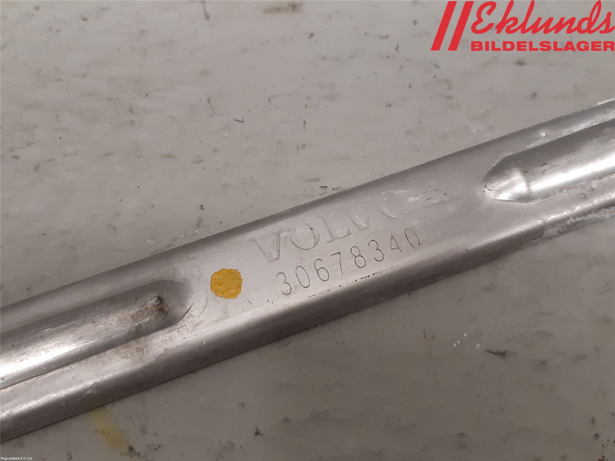 Volvo V70 08-13 Strålkast Fästsarg