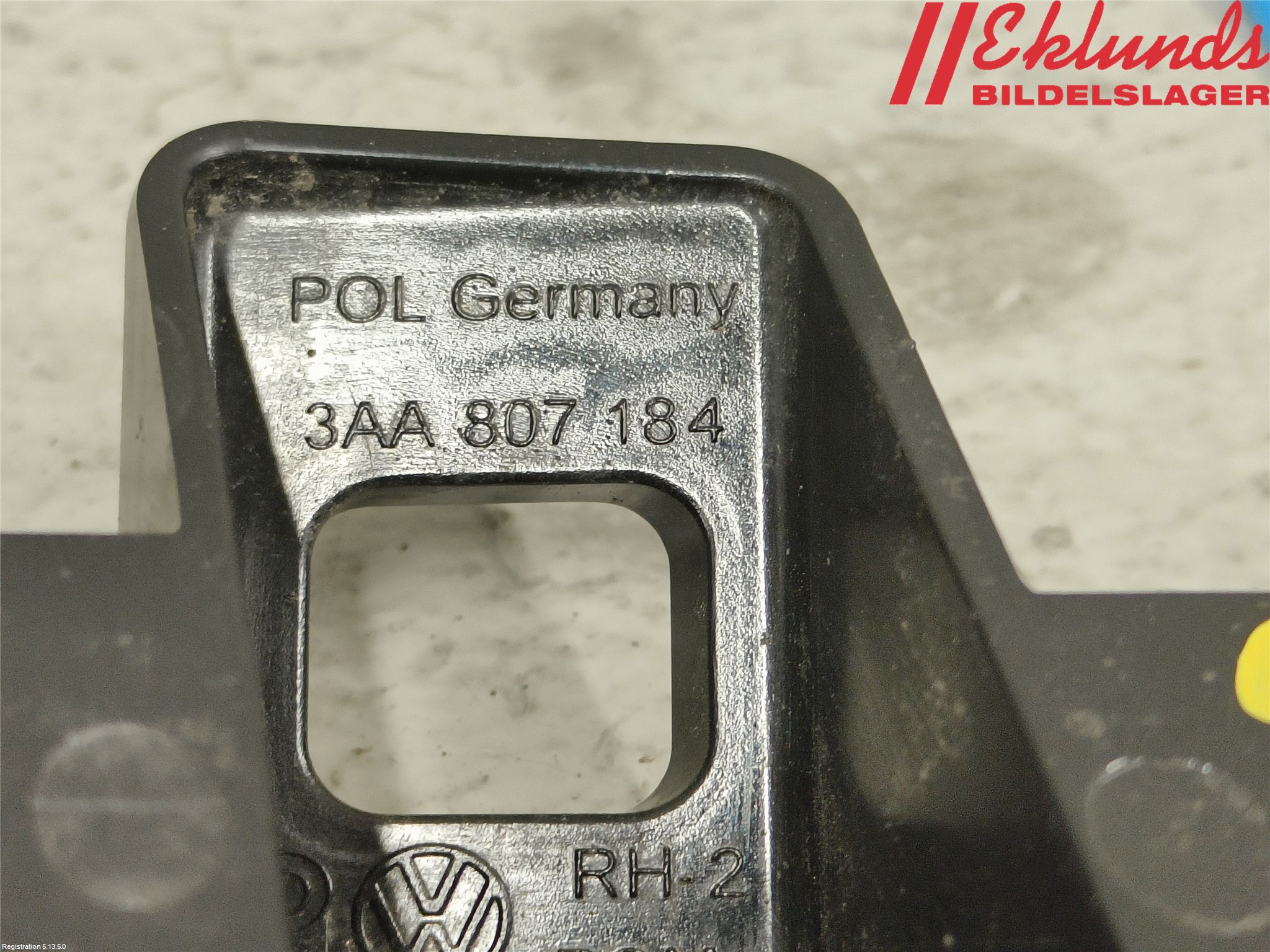 Volkswagen VW PASSAT 11-14 Stötfångarfäste Fram Hö