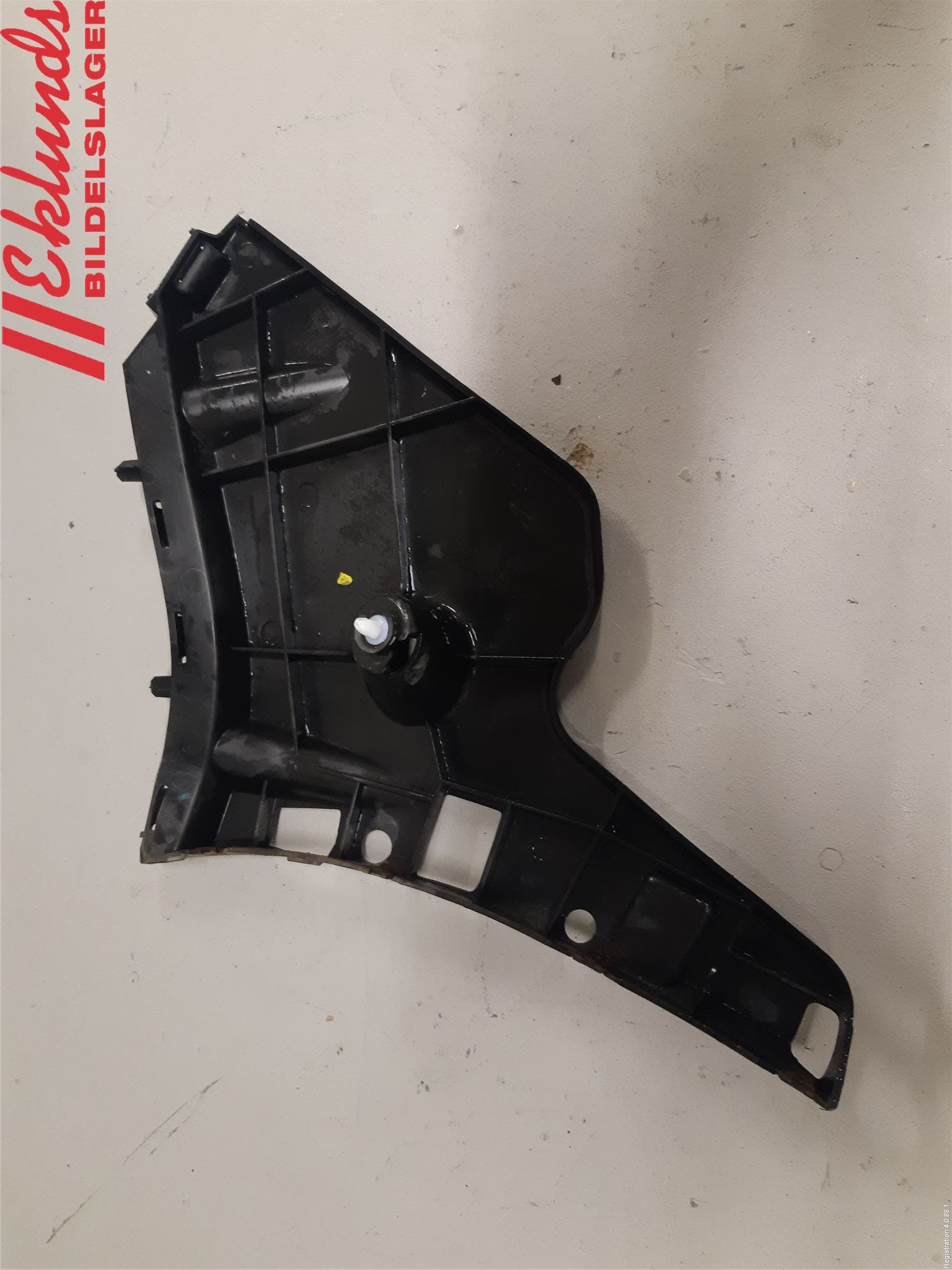 Volvo S60 14-18 Stötfångarfäste Bak Hö