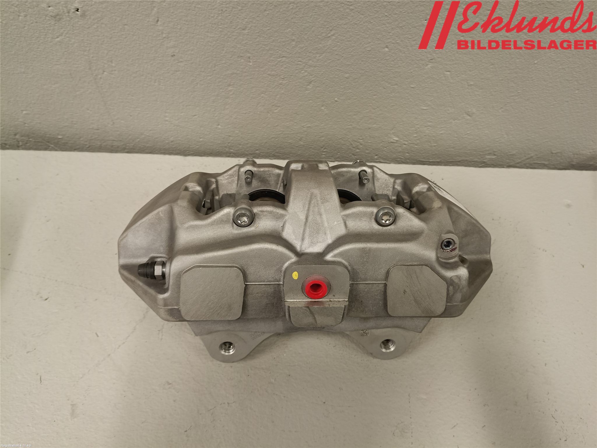 Tesla MODEL Y 21- Bromsok Fram Höger