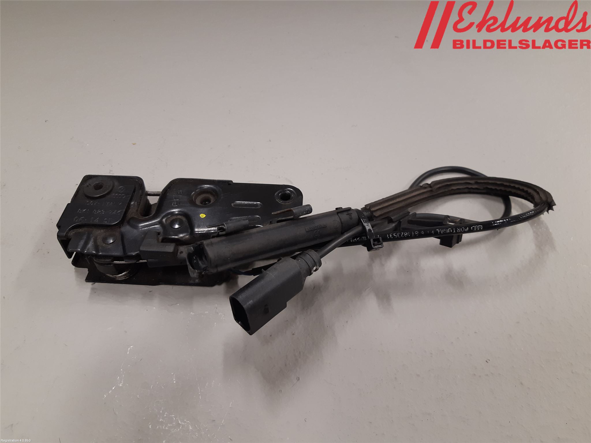 Audi A4 12-15 Huvlås