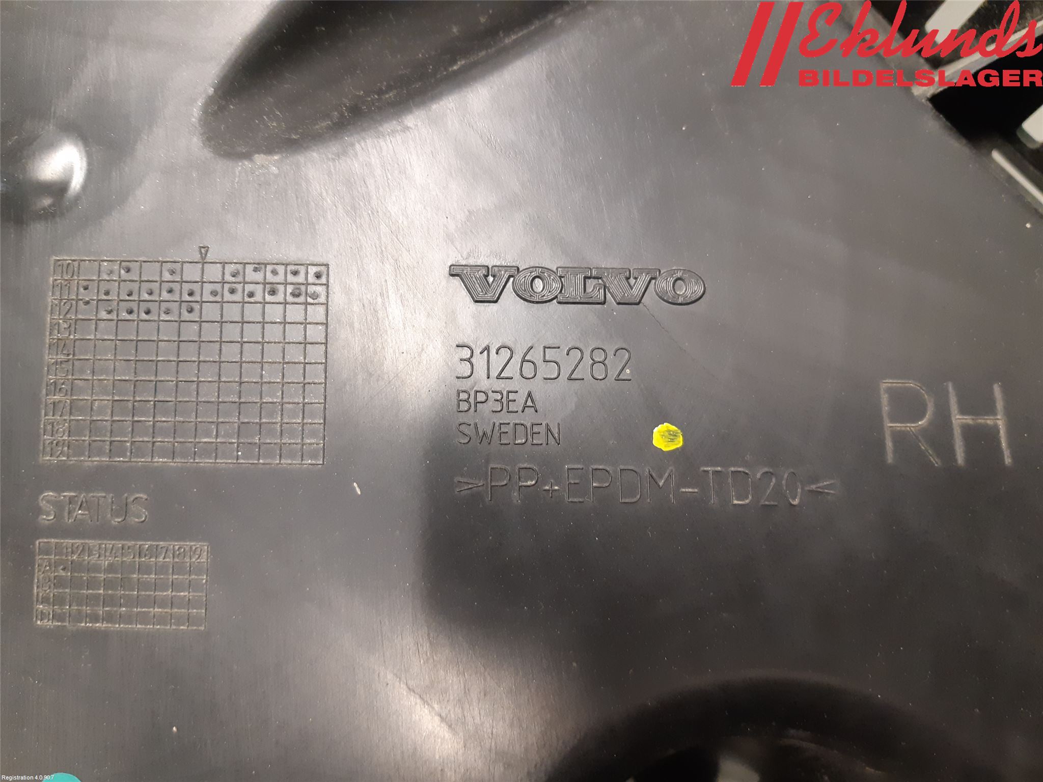 Volvo V60 11-13 Stötfångarfäste Bak Hö