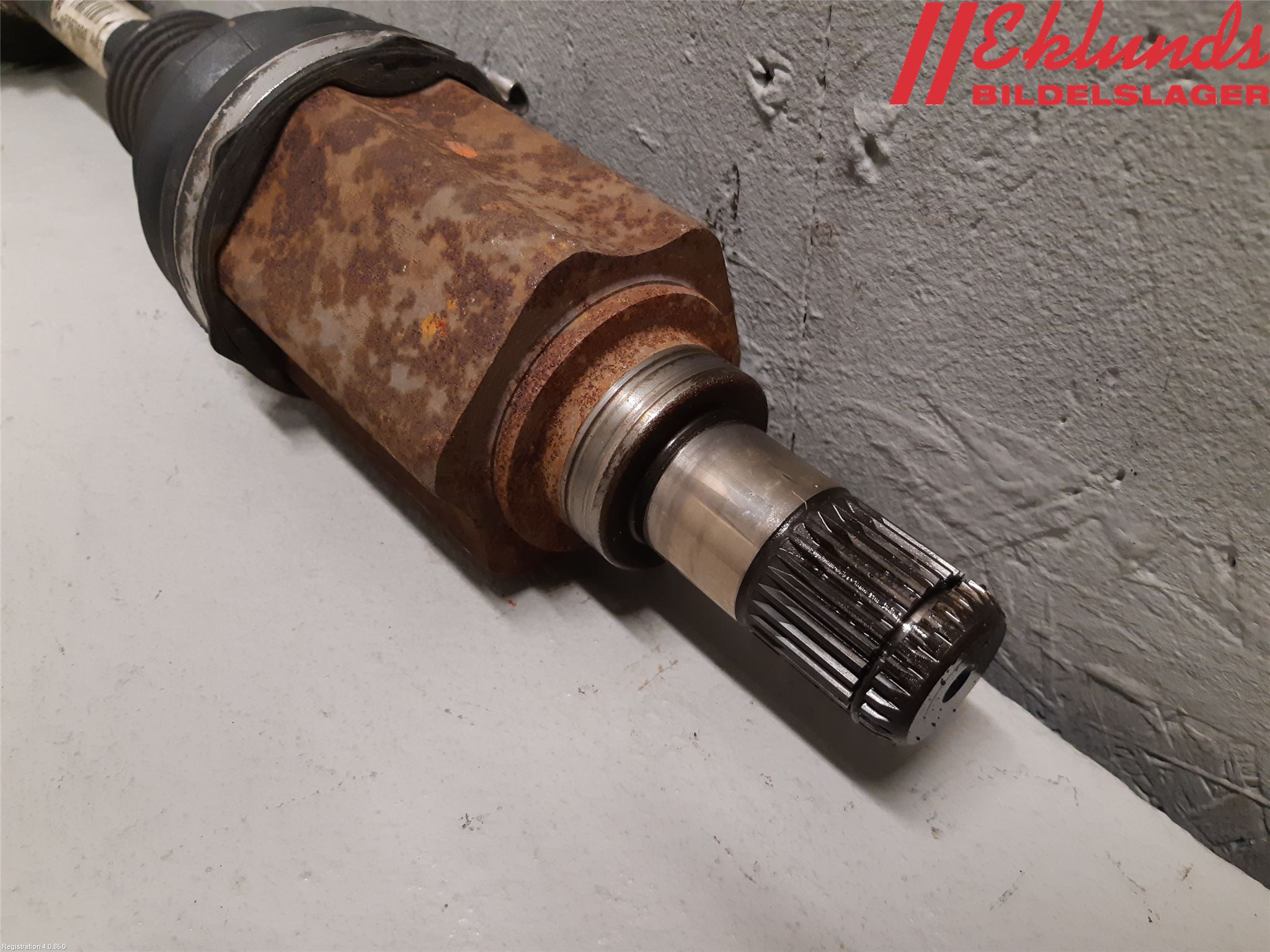 BMW 4 F32/F33/F82/F83 13-20 Drivaxel Fram Vänster