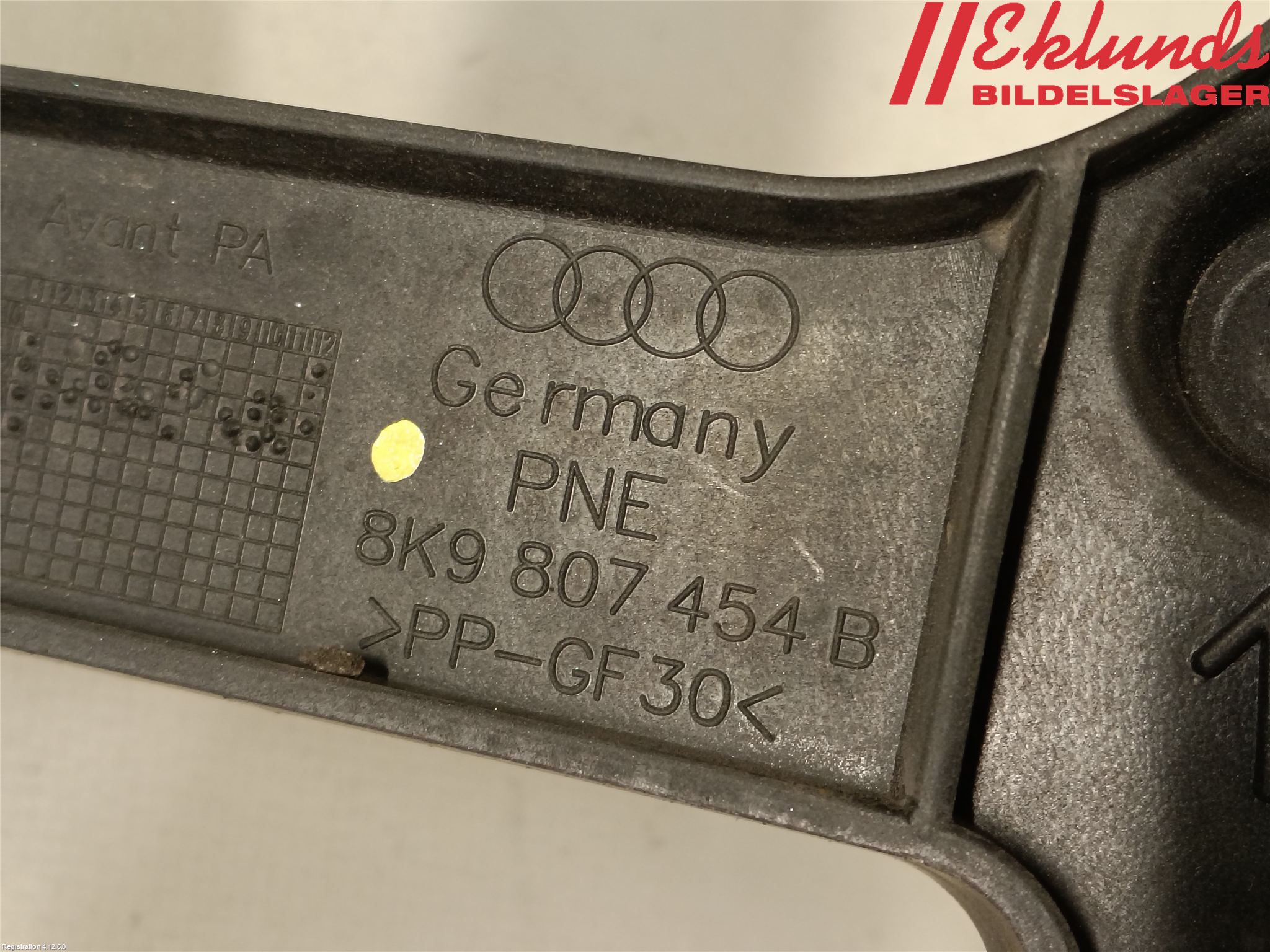 Audi A4 12-15 Stötfångarfäste Bak Hö