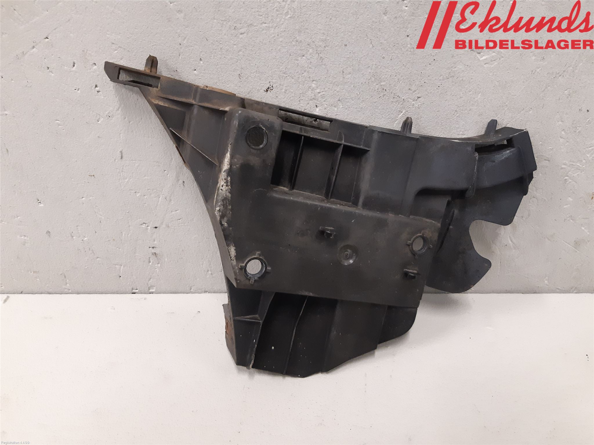 Volvo V70 08-13 Stötfångarfäste Fram Vä