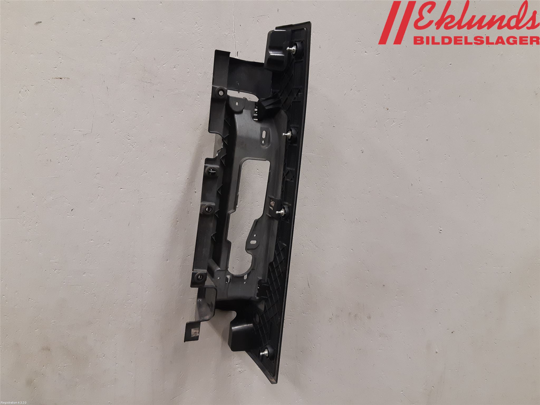 Opel VIVARO 15-19 Bakljussarg