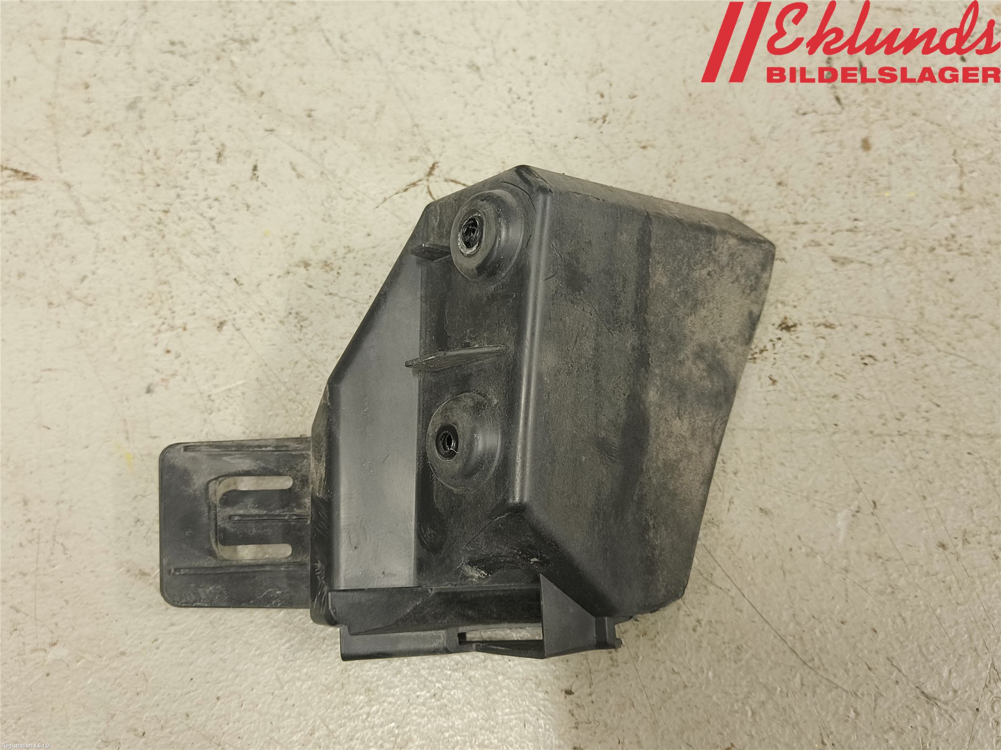 Ford FOCUS 15-18 Stötfångarfäste Bak Vä