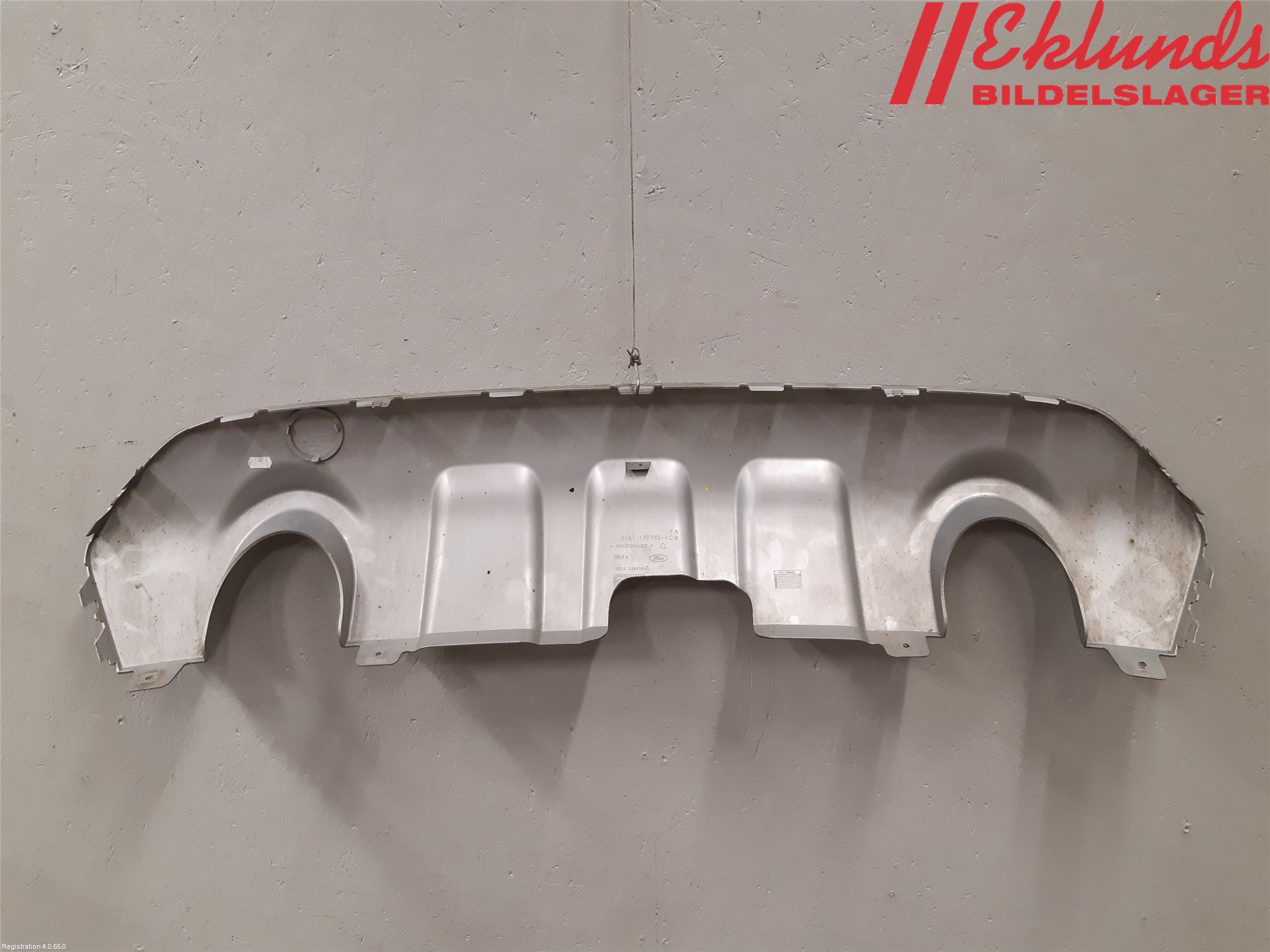 Ford KUGA 08-12 Stötfångardel Bak Mitt