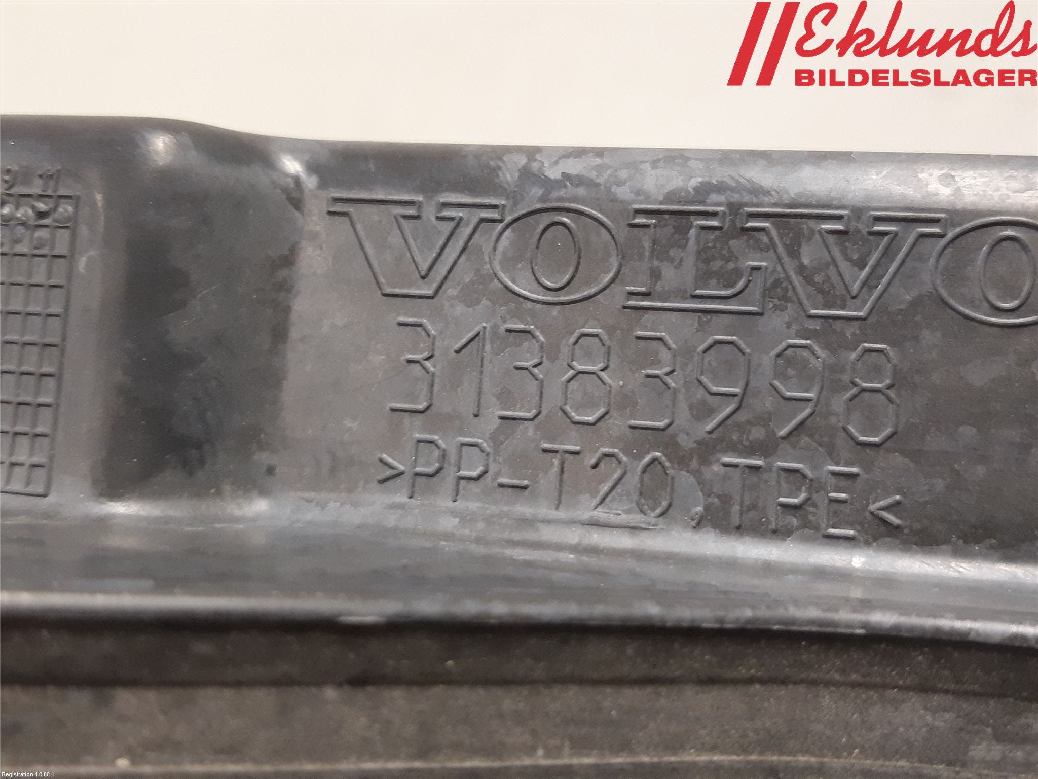 Volvo V40 CROSS COUNTRY 13-19 Deflektor Plåt-Plast Kylning