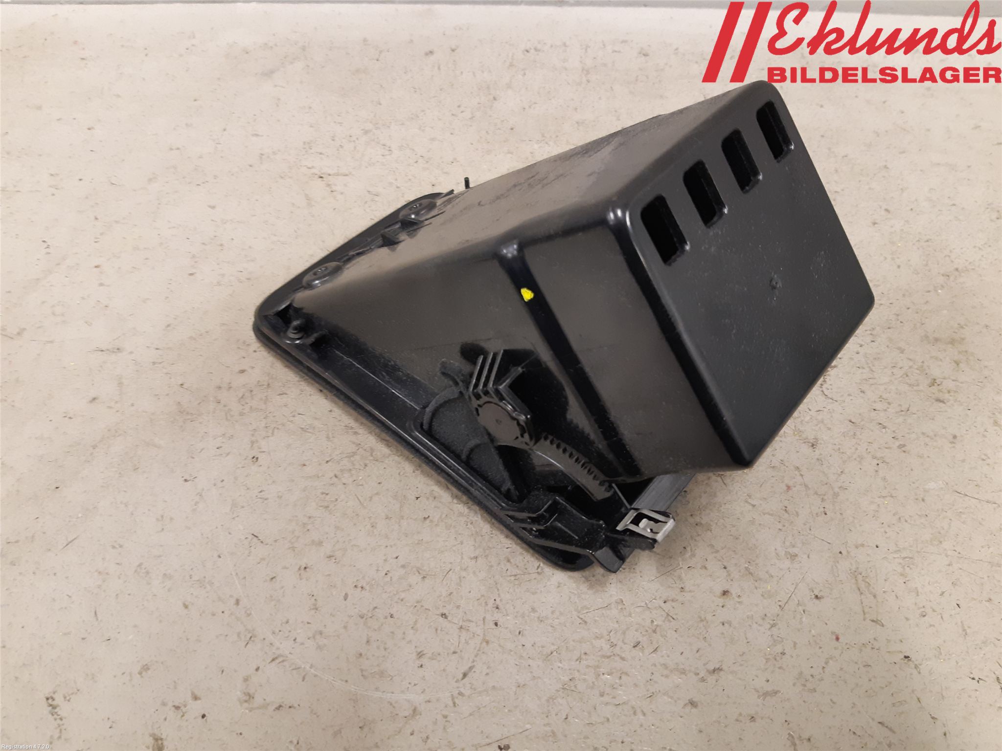 Volvo XC90/RECHARGE 16- Instrumentbräda Förvaringsfack