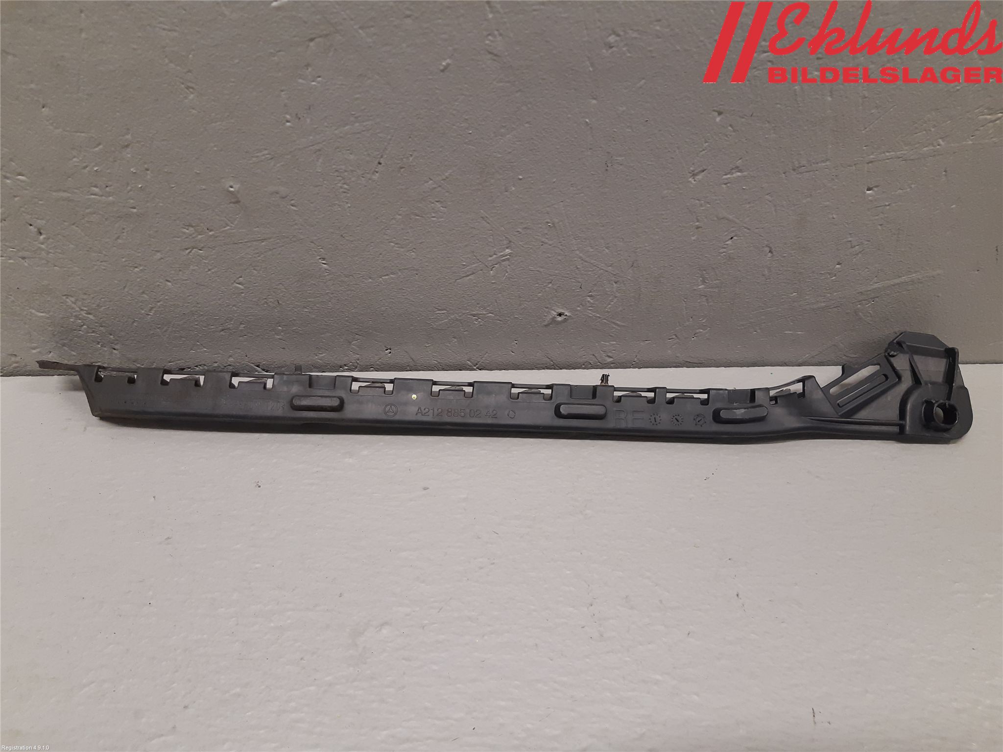 Mercedes-Benz MB E-KLASS (W212) 09-16 Stötfångarfäste Bak Hö