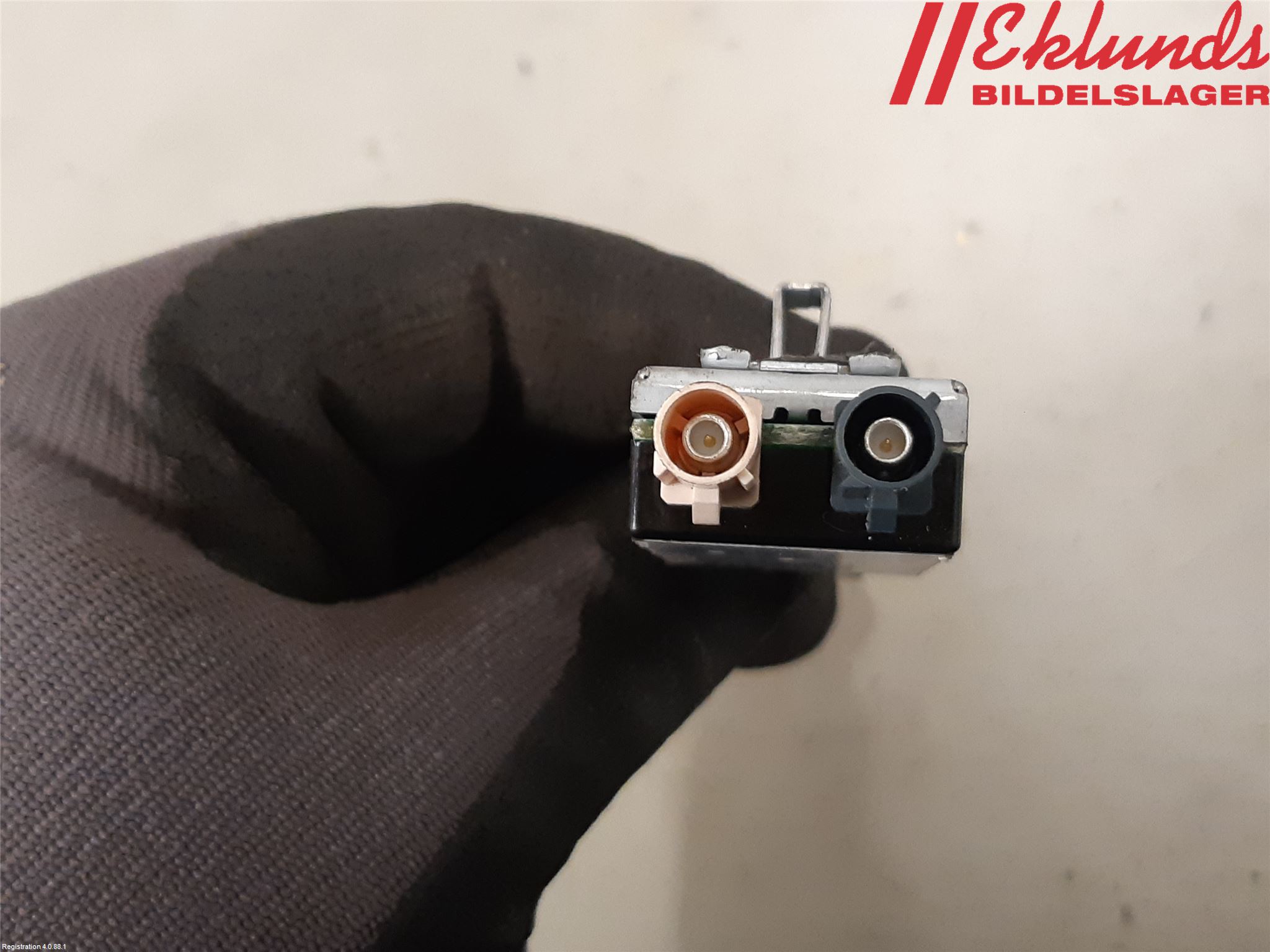 Tesla MODEL S 13- Antennförstärkare