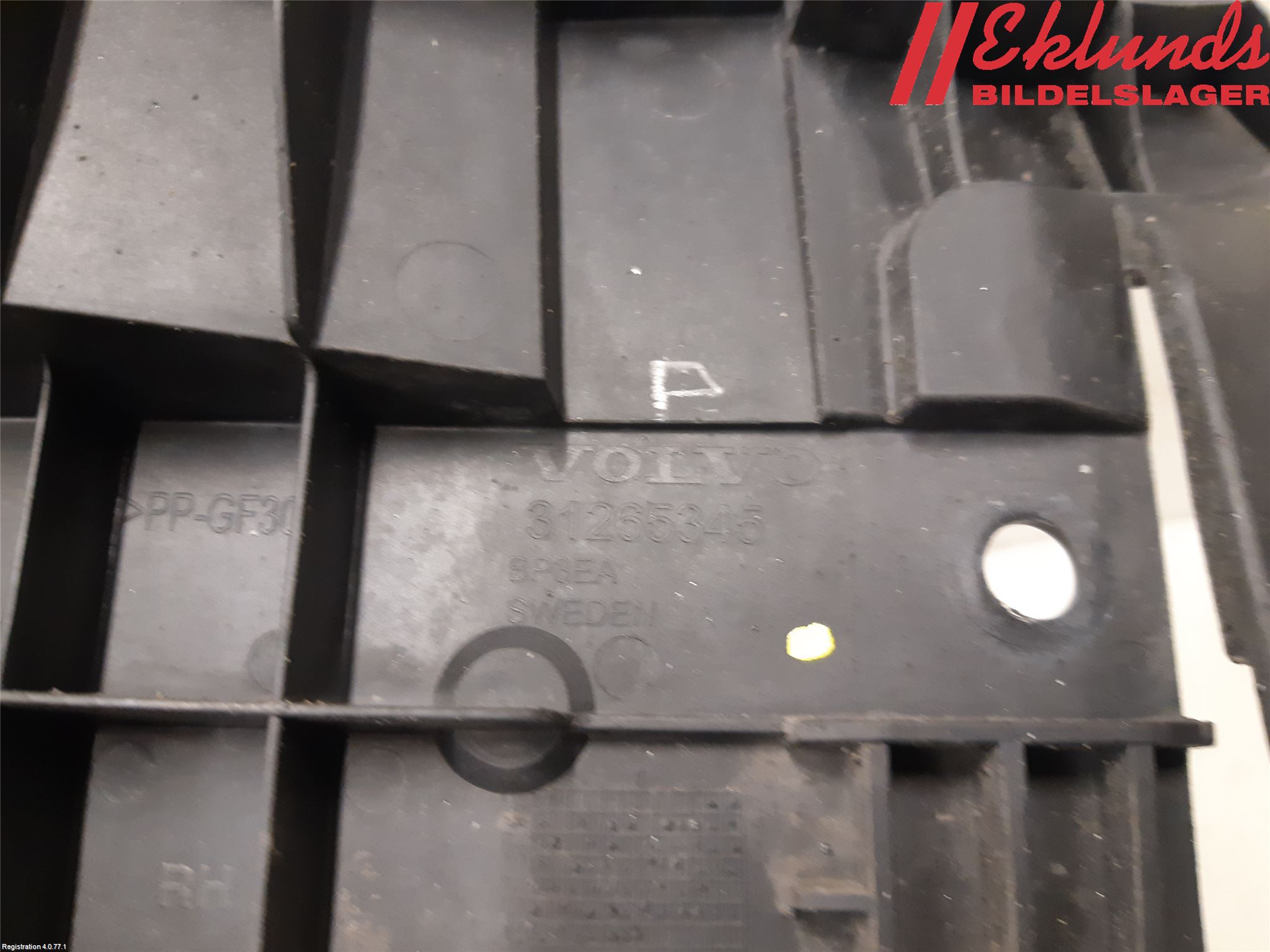 Volvo V70 08-13 Stötfångarfäste Fram Hö