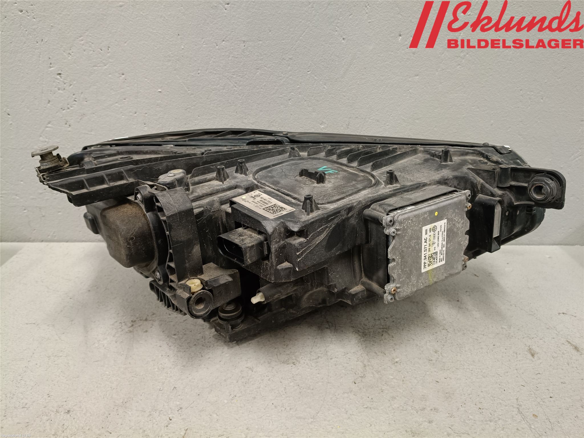 Volkswagen VW PASSAT 15-19 Strålkastare Vänster
