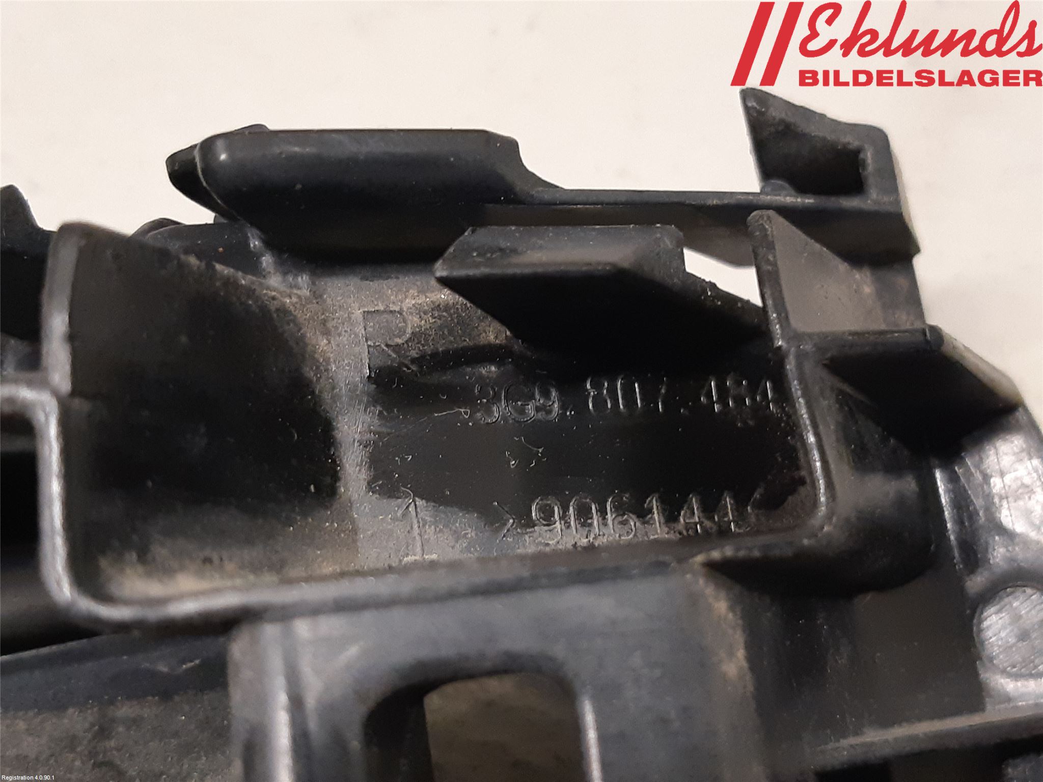 Volkswagen VW PASSAT 15-19 Stötfångarfäste Bak Hö