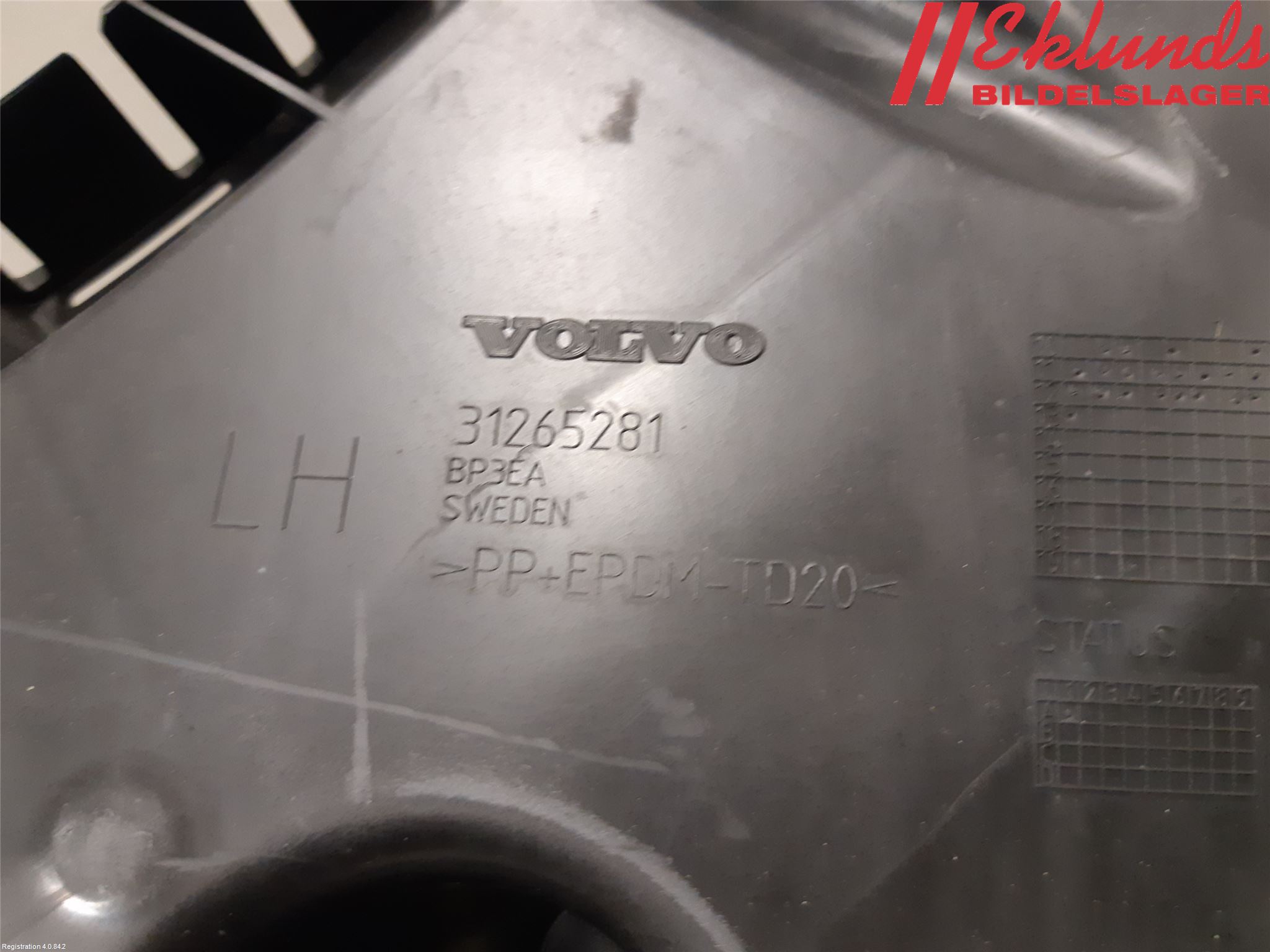 Volvo V60 11-13 Stötfångarfäste Bak Vä