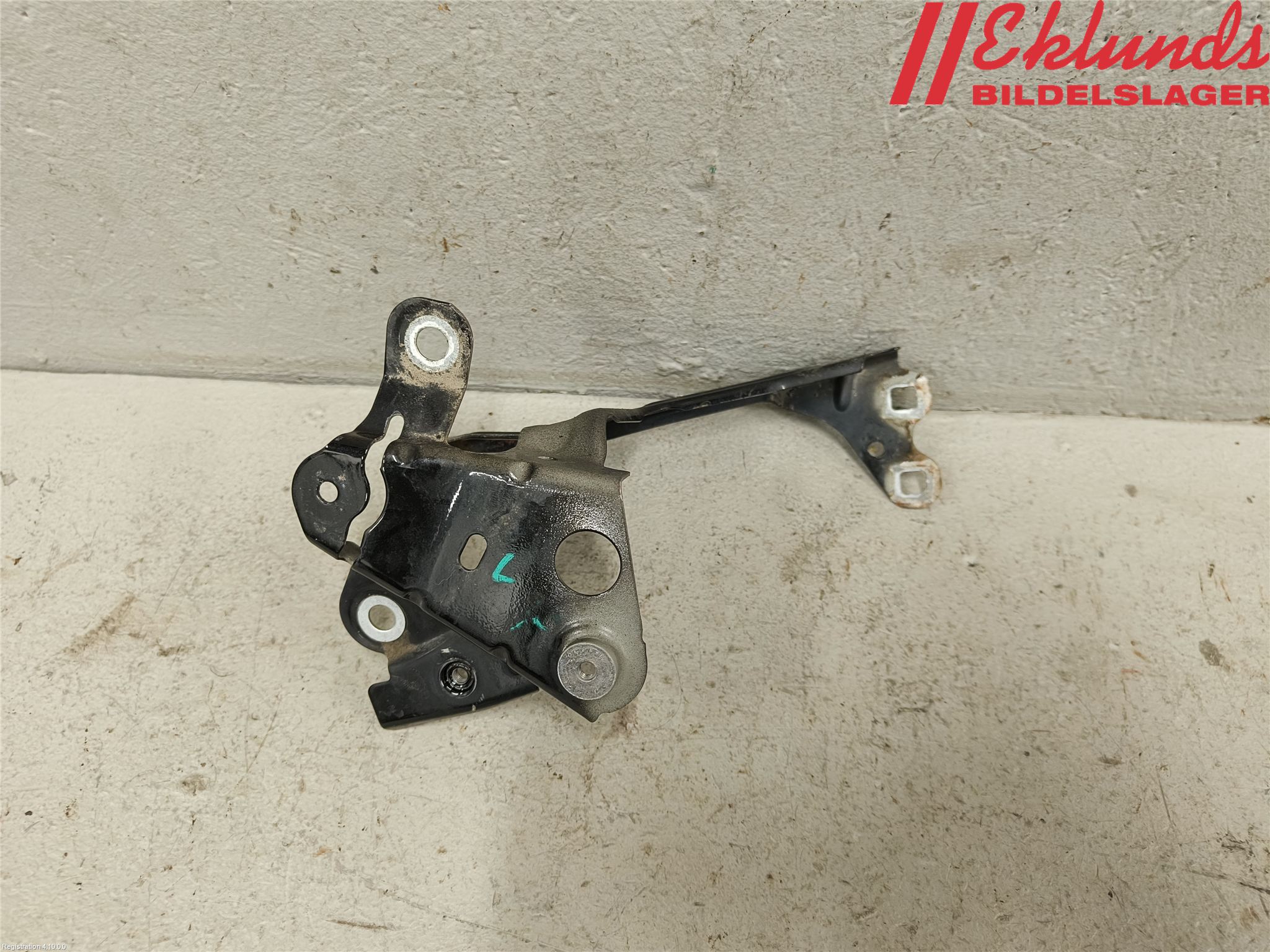 BMW 5 G30/G31/F90 17-23 Skärmfäste Fram Vä