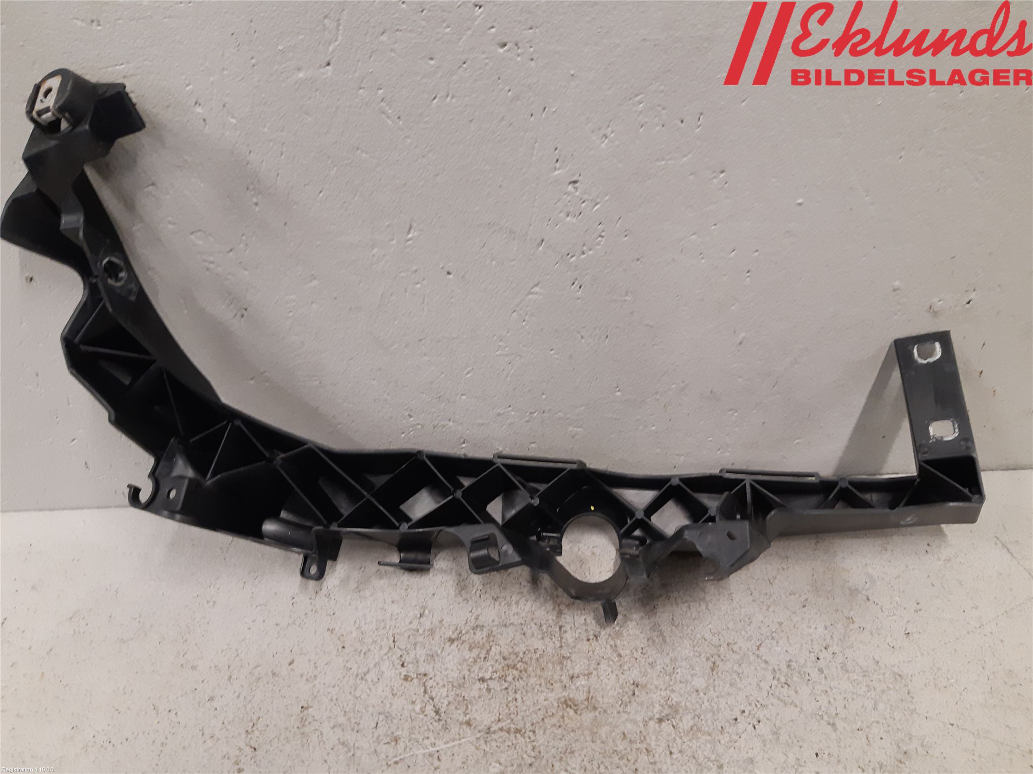 BMW 3 E90/91 SED/TOU 05-12 Strålkastarsarg Vänster