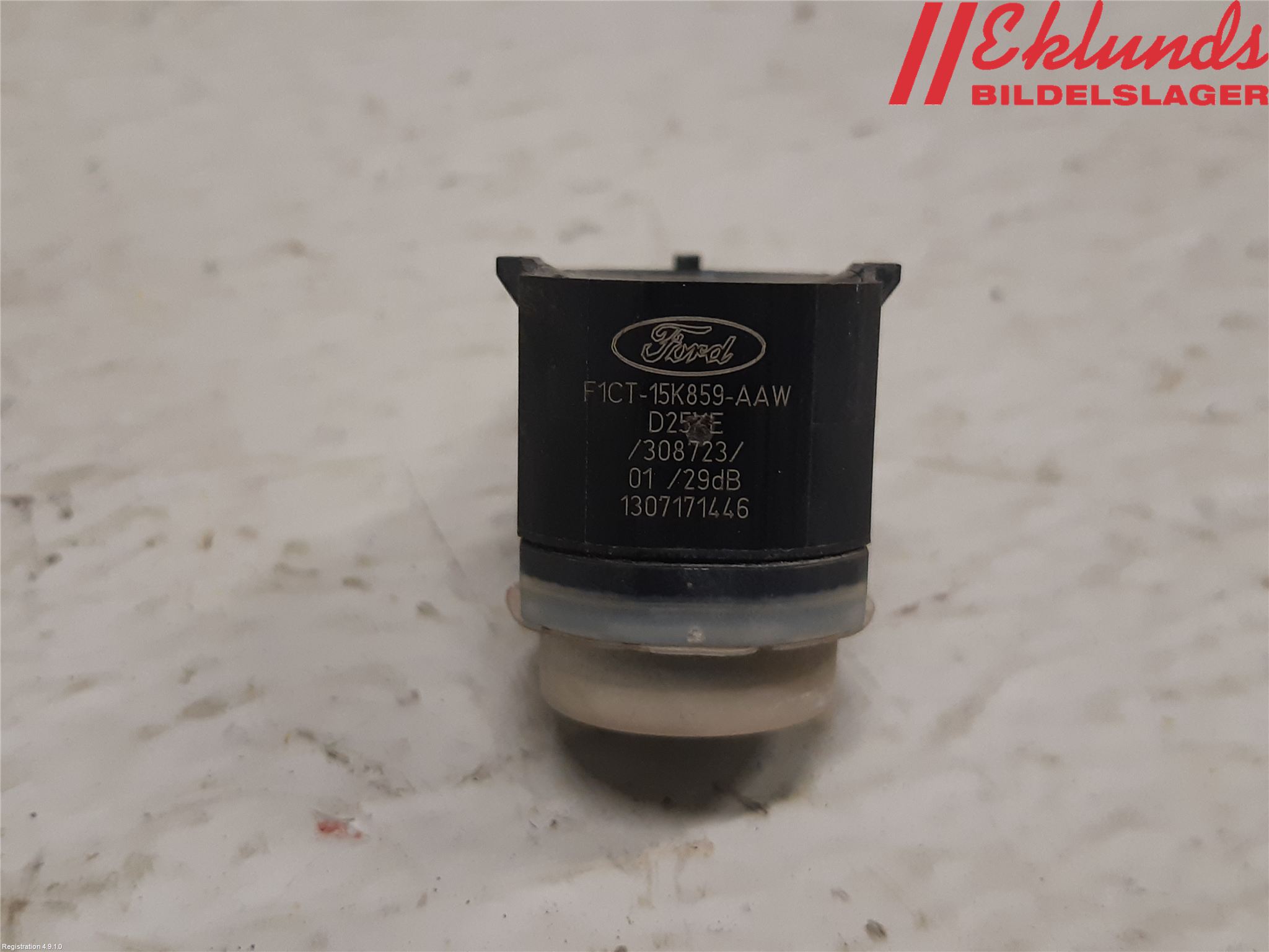 Ford KUGA 17-19 Parkeringshjälp Frontsensor